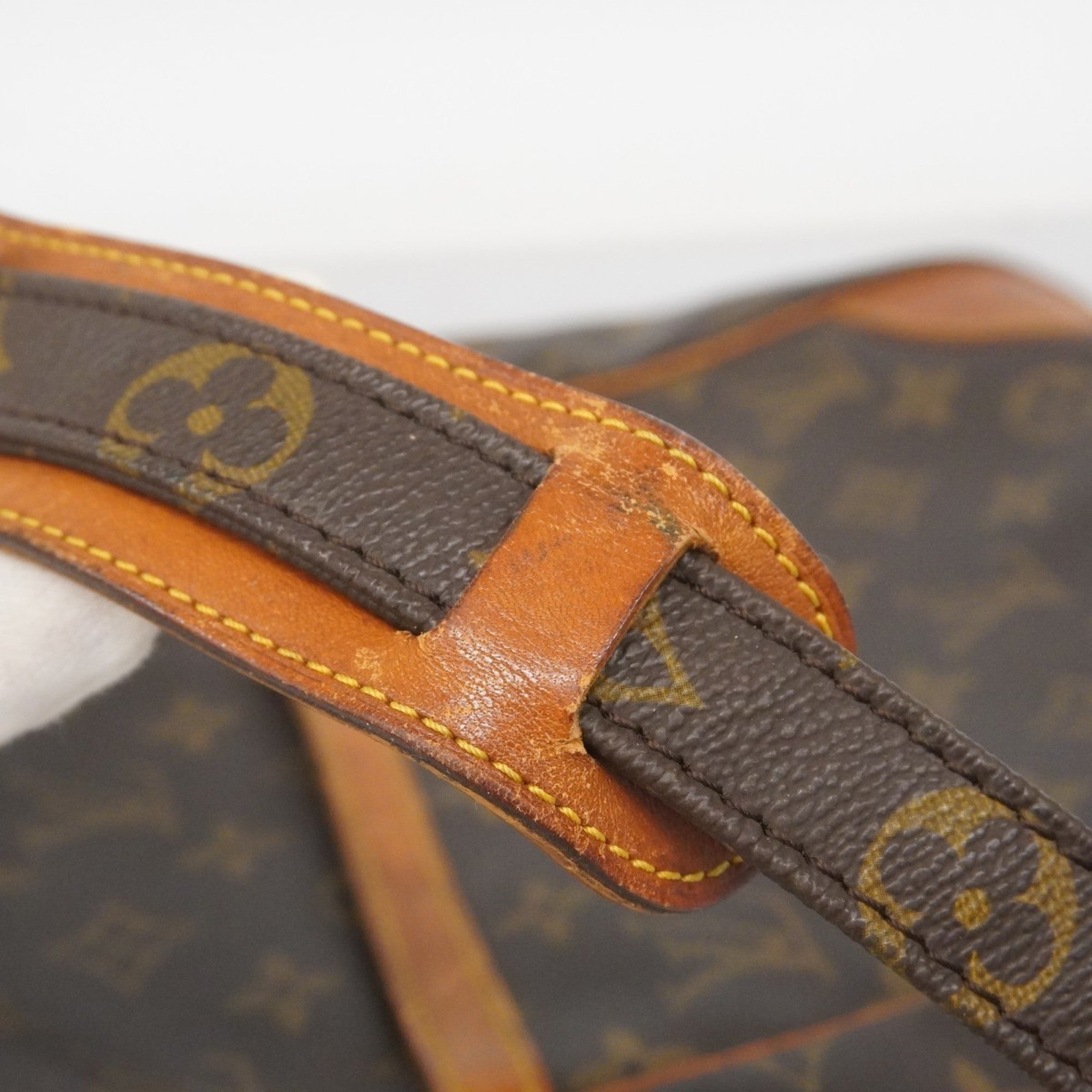 Louis Vuitton Brown Shoulder Bag (Pre-Owned)