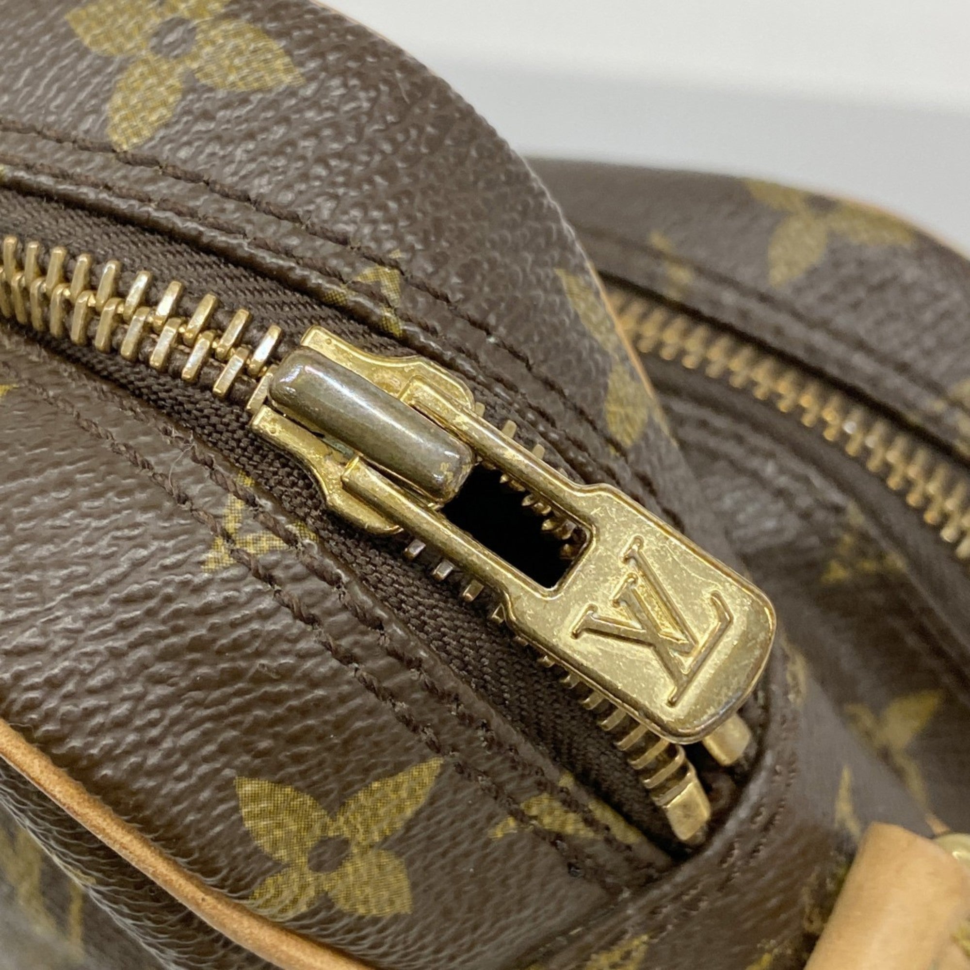 Louis Vuitton Brown Shoulder Bag (Pre-Owned)