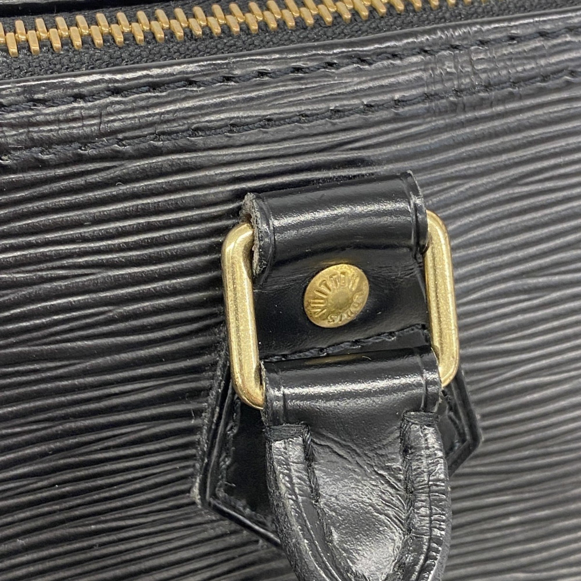 Louis Vuitton Noir Handbag (Pre-Owned)