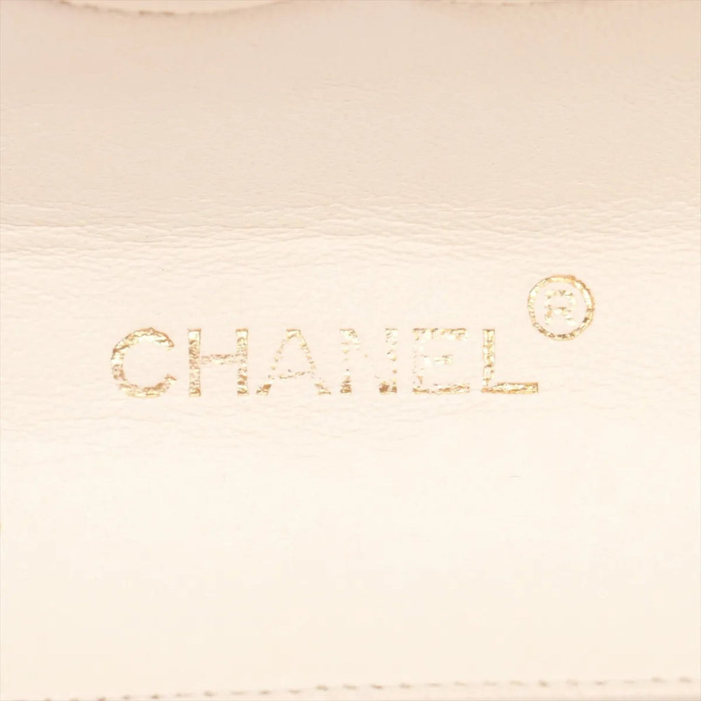 Chanel White Leather Shoulder Bag (Pre-Owned)