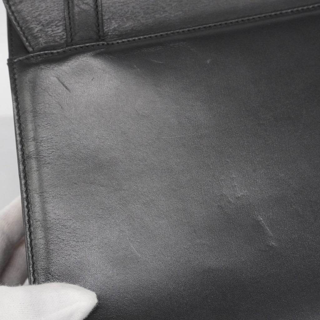 Salvatore Ferragamo Black Leather Shoulder Bag (Pre-Owned)