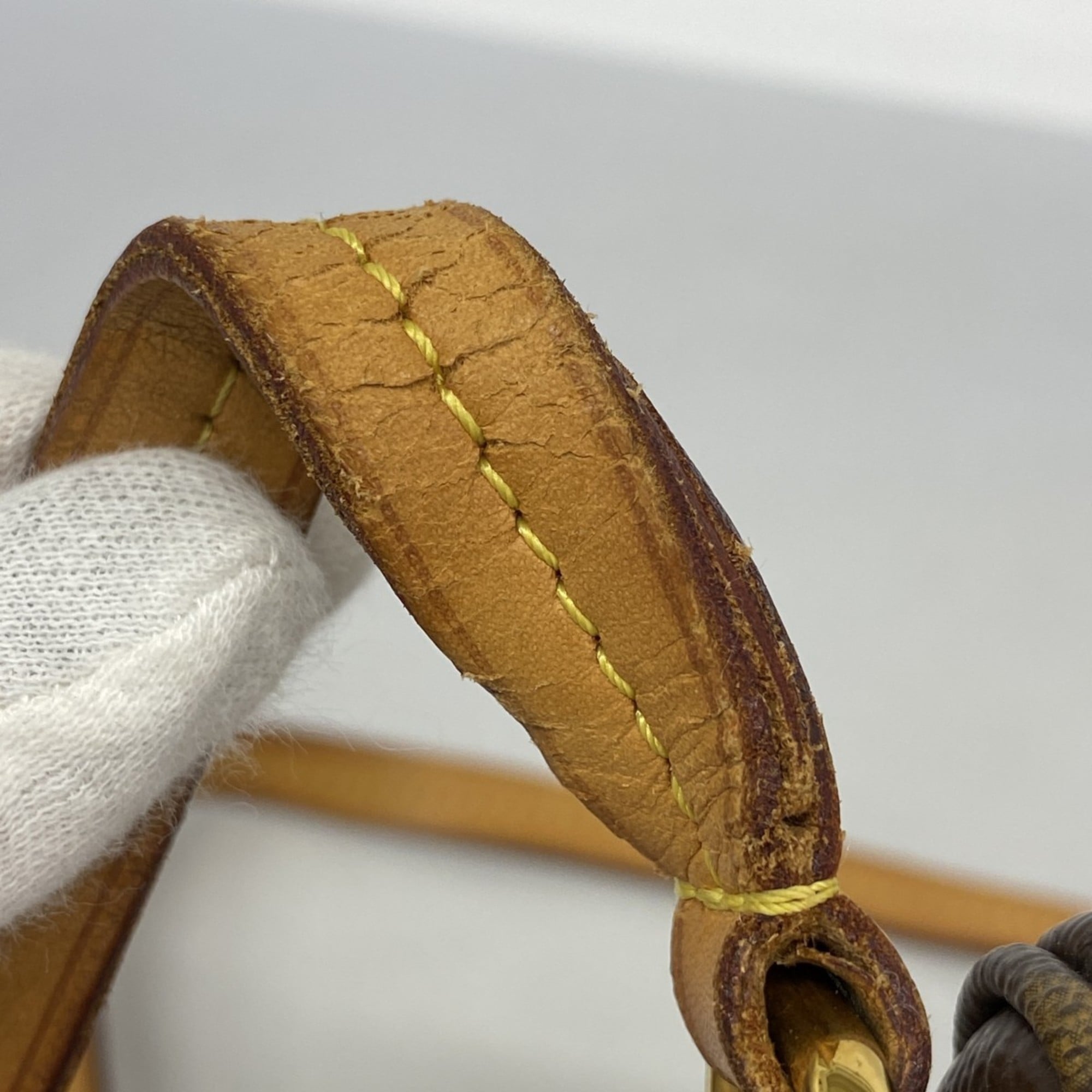 Louis Vuitton Brown Shoulder Bag (Pre-Owned)
