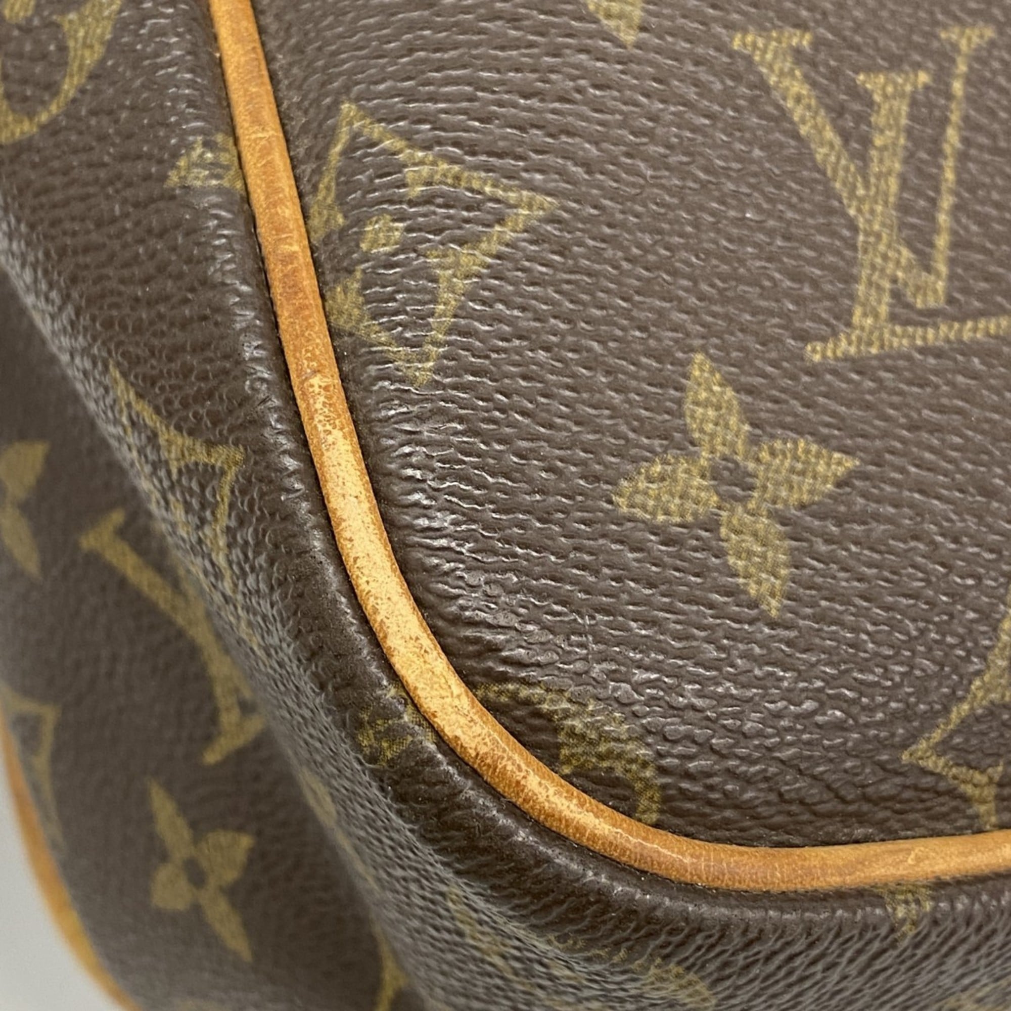 Louis Vuitton Brown Shoulder Bag (Pre-Owned)