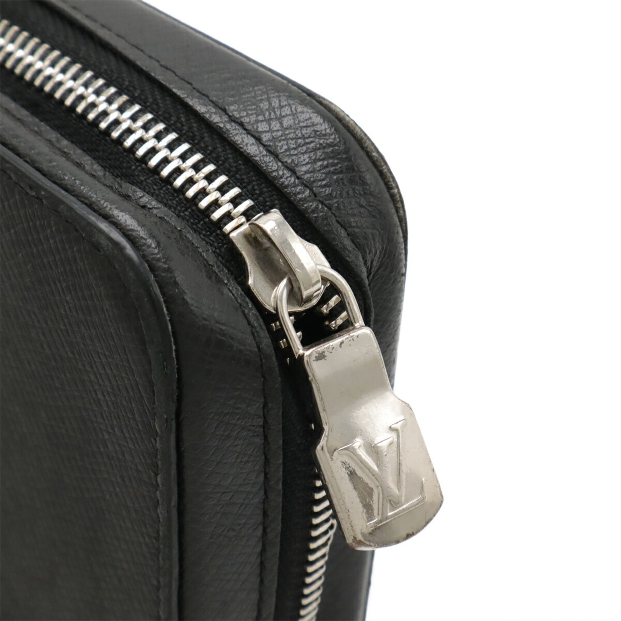 Louis Vuitton Taiga Black Noir Taiga Leather Long Wallet (Bi-Fold) (Pre-Owned)