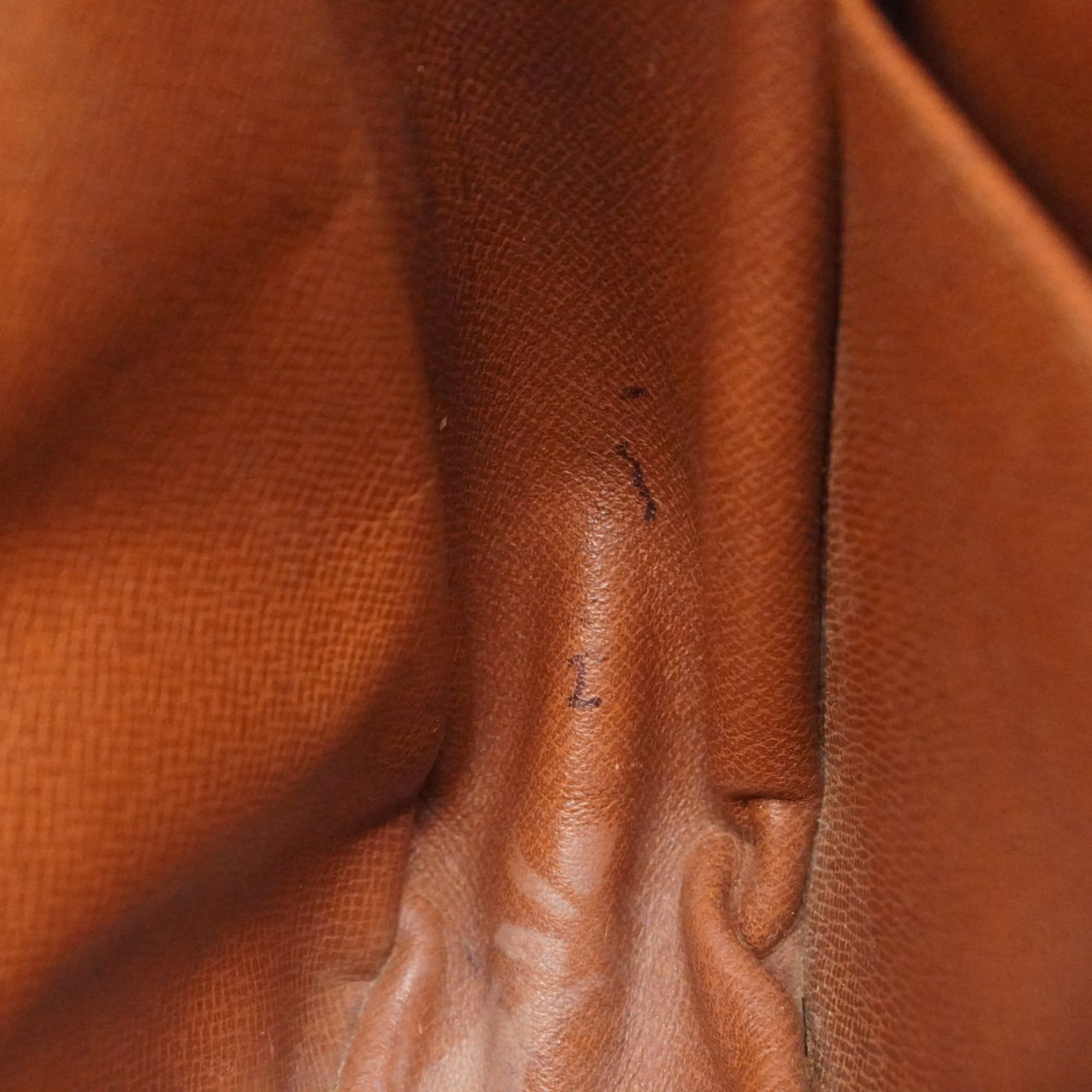 Louis Vuitton Brown Clutch Bag (Pre-Owned)