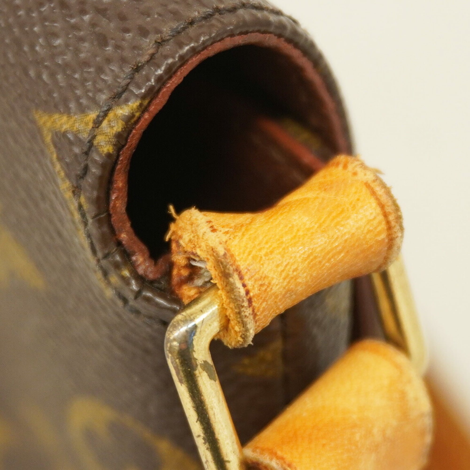 Louis Vuitton Brown Shoulder Bag (Pre-Owned)