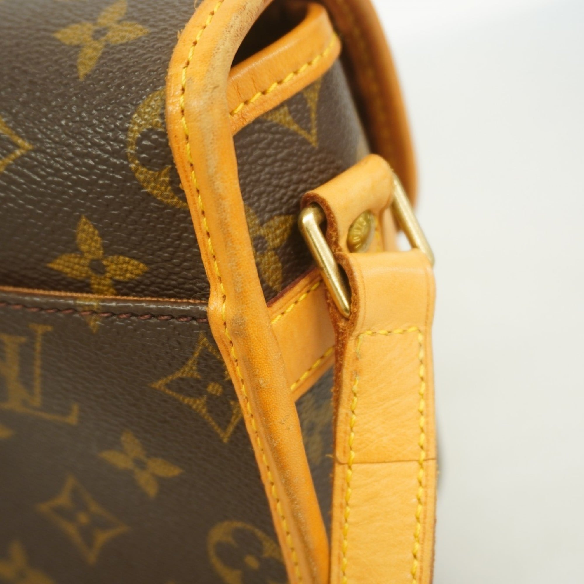 Louis Vuitton Brown Shoulder Bag (Pre-Owned)