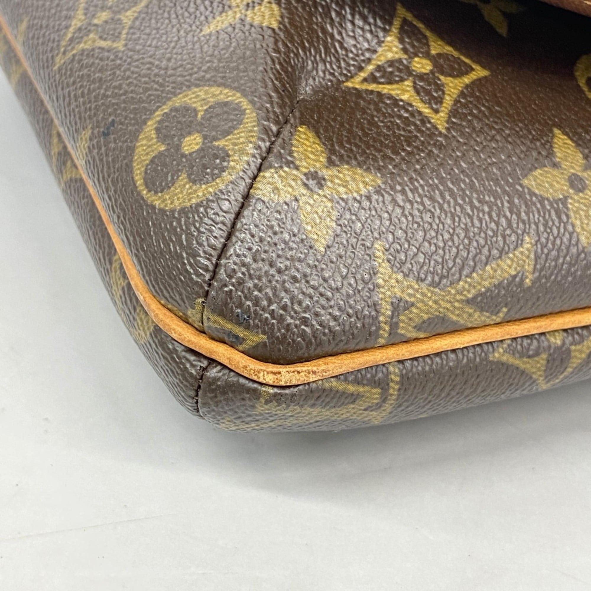 Louis Vuitton Brown Shoulder Bag (Pre-Owned)