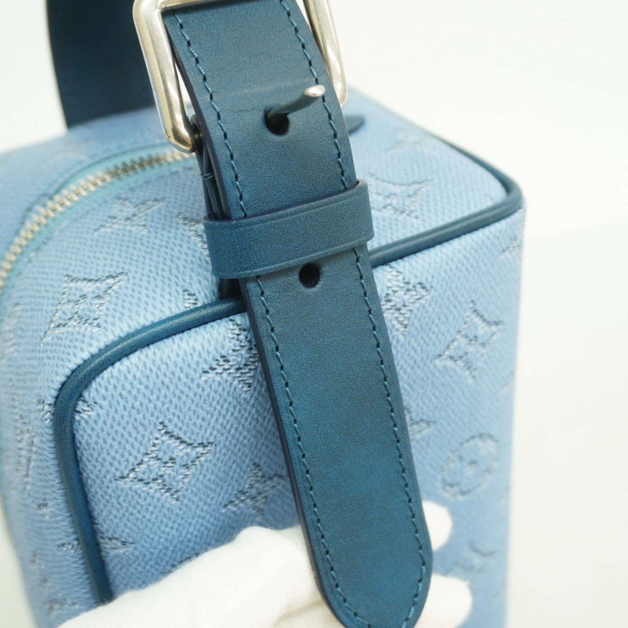 Louis Vuitton Blue Handbag (Pre-Owned)