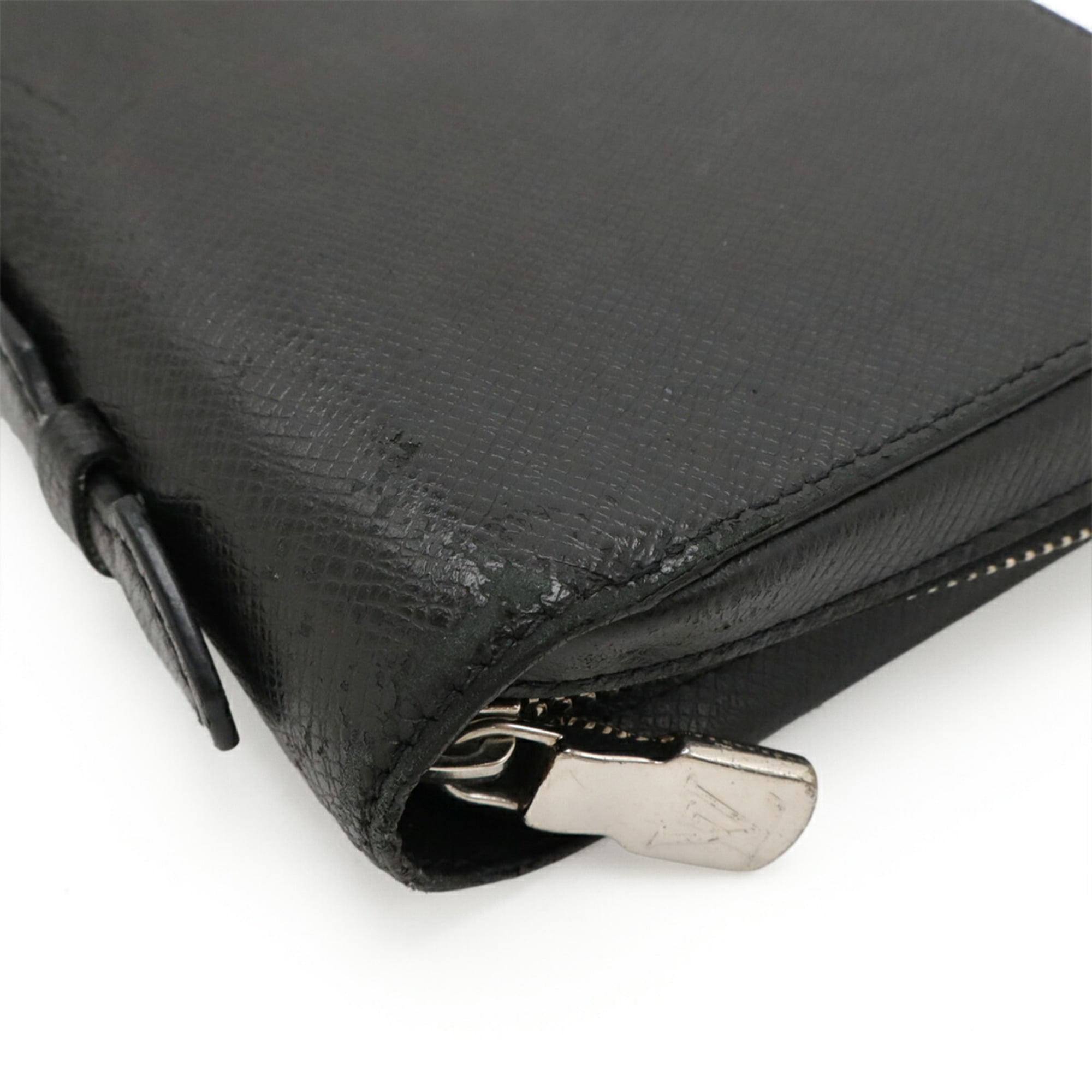 Louis Vuitton Taiga Black Noir Taiga Leather Long Wallet (Bi-Fold) (Pre-Owned)