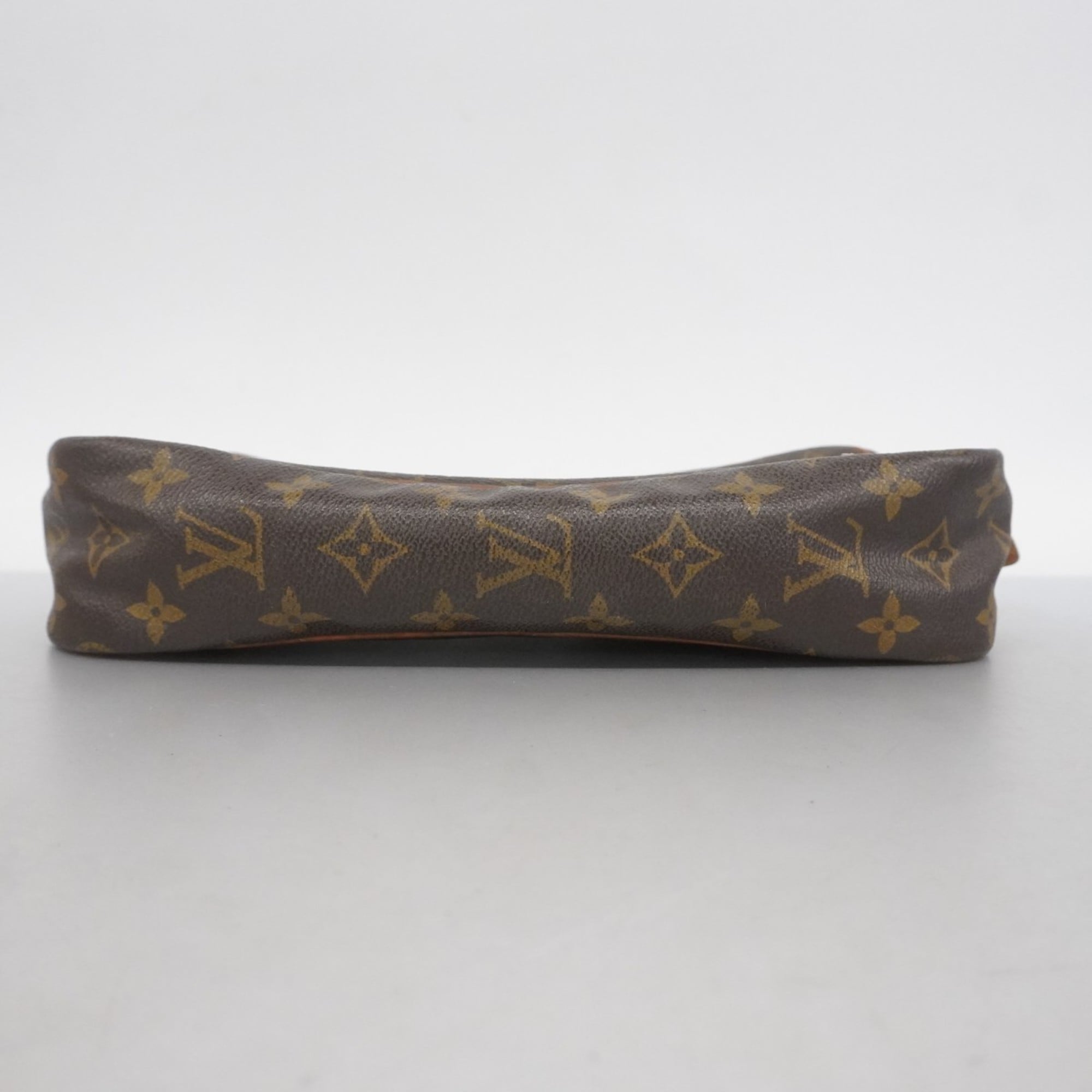 Louis Vuitton Brown Clutch Bag (Pre-Owned)