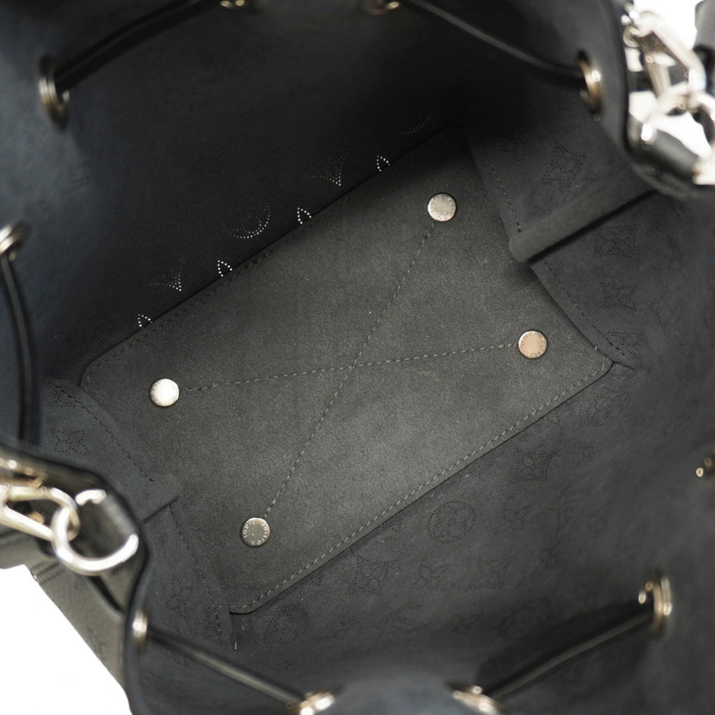 Louis Vuitton Noir Handbag (Pre-Owned)