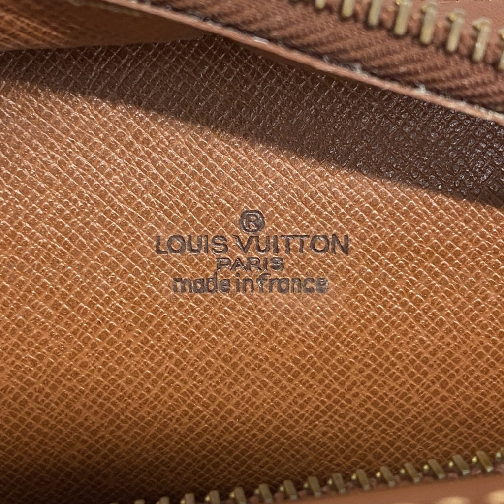 Louis Vuitton Brown Clutch Bag (Pre-Owned)