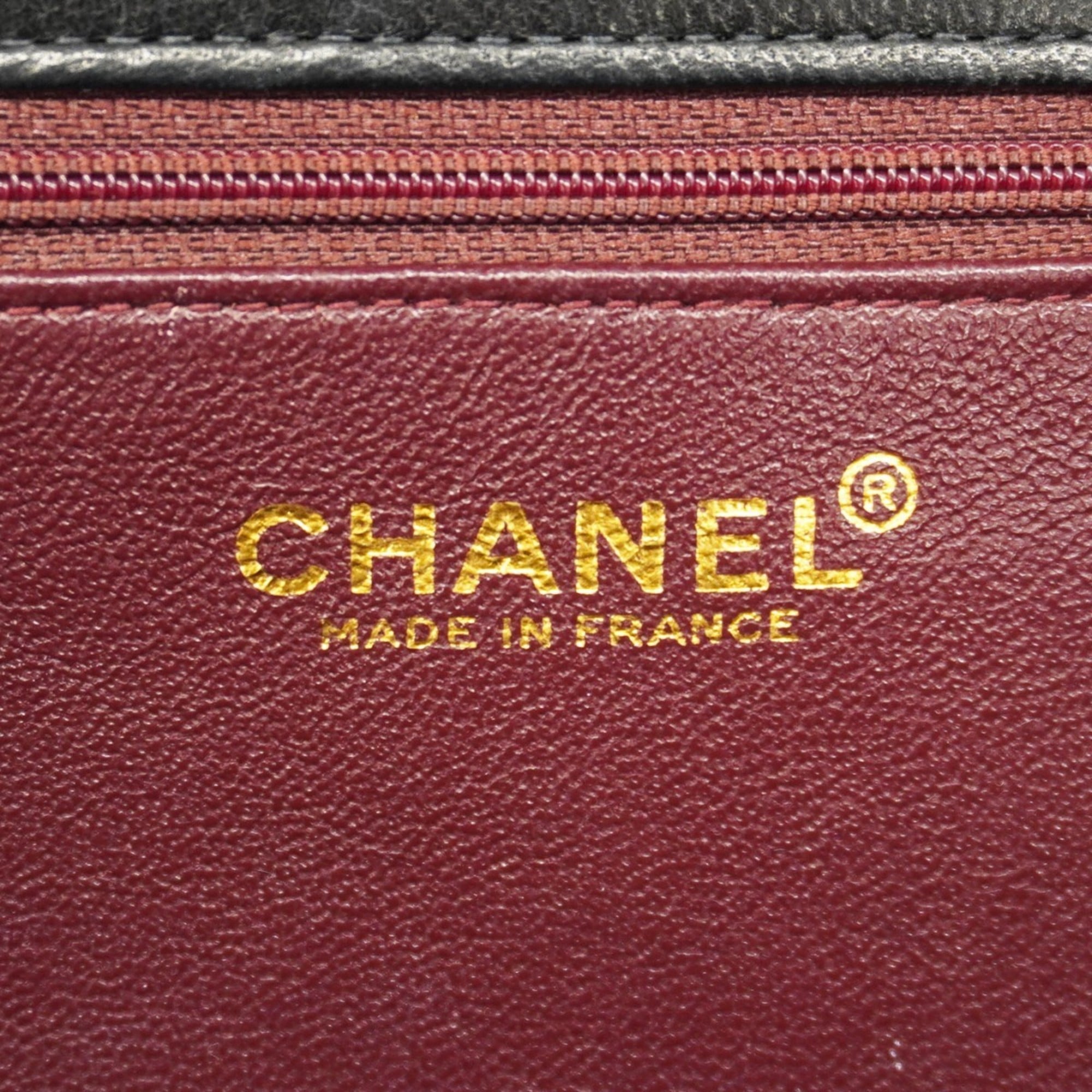 Chanel Black Leather Shoulder Bag (Pre-Owned)