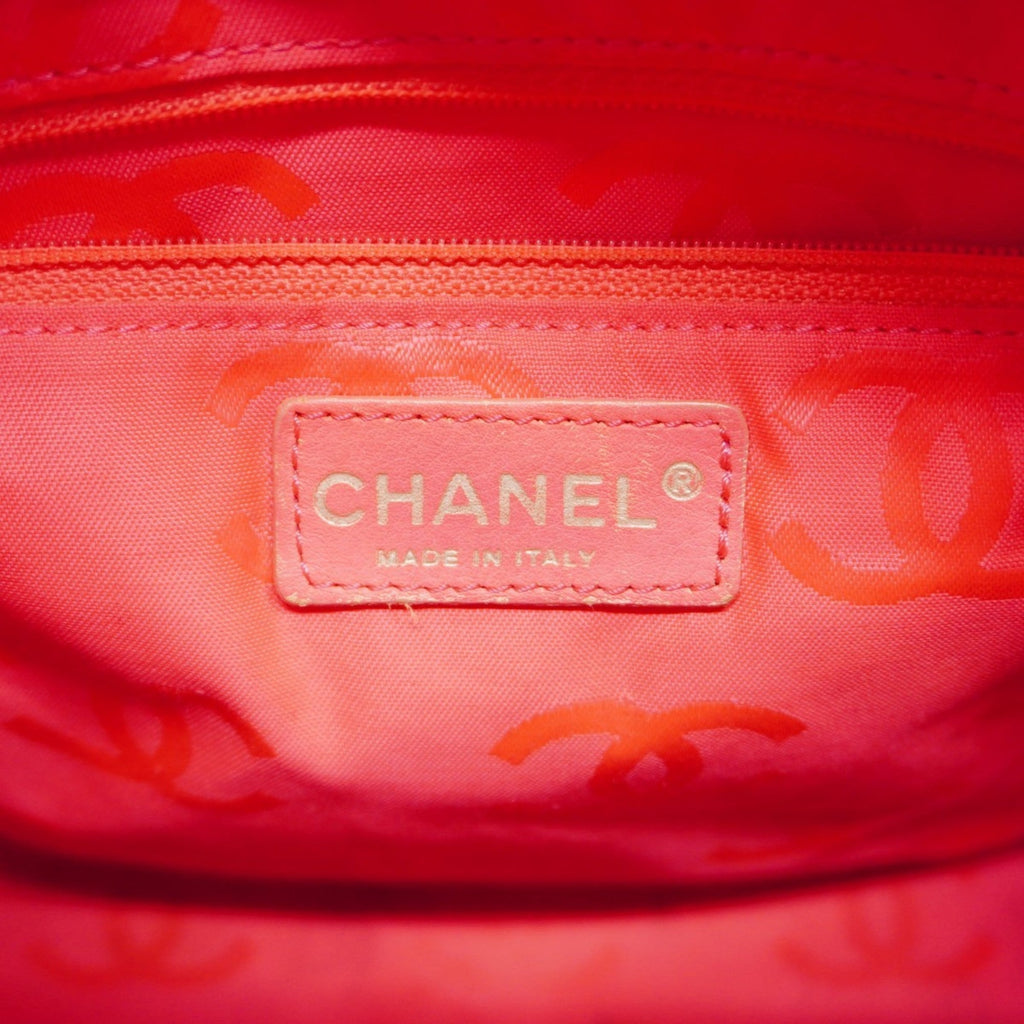 Chanel White Leather Tote Bag (Pre-Owned)