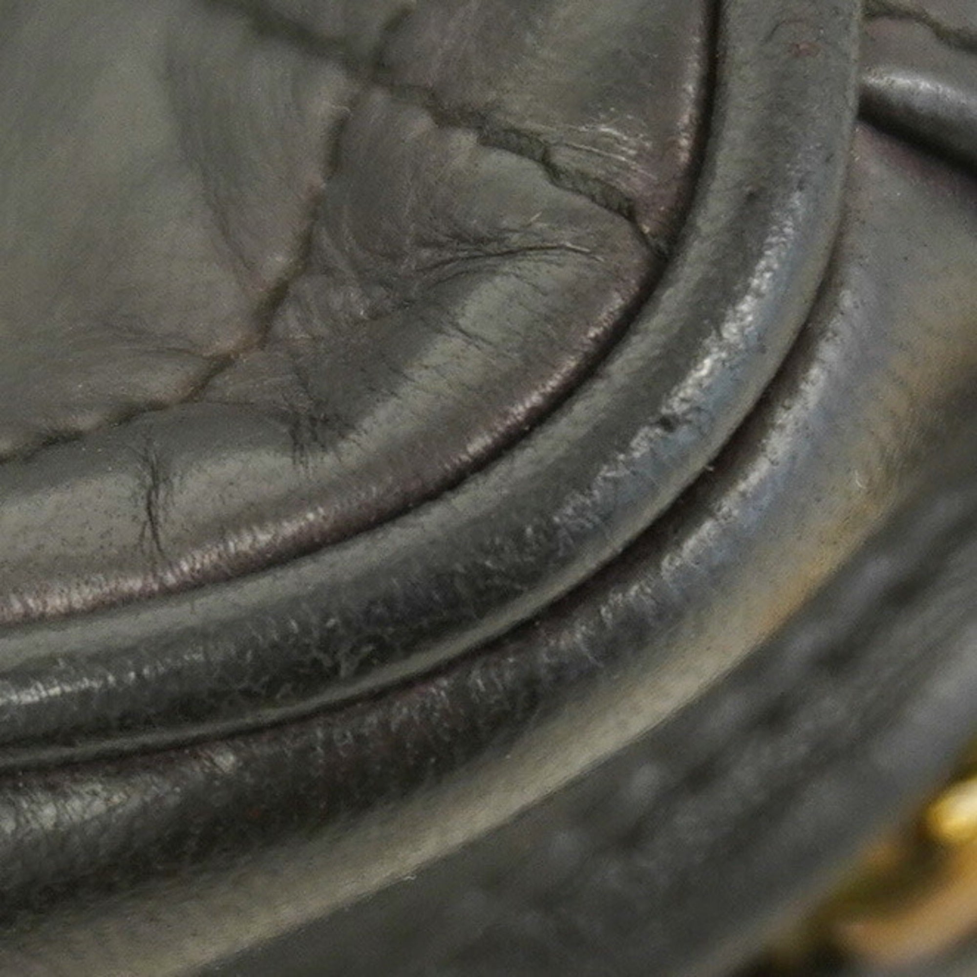 Chanel Black Leather Shoulder Bag (Pre-Owned)