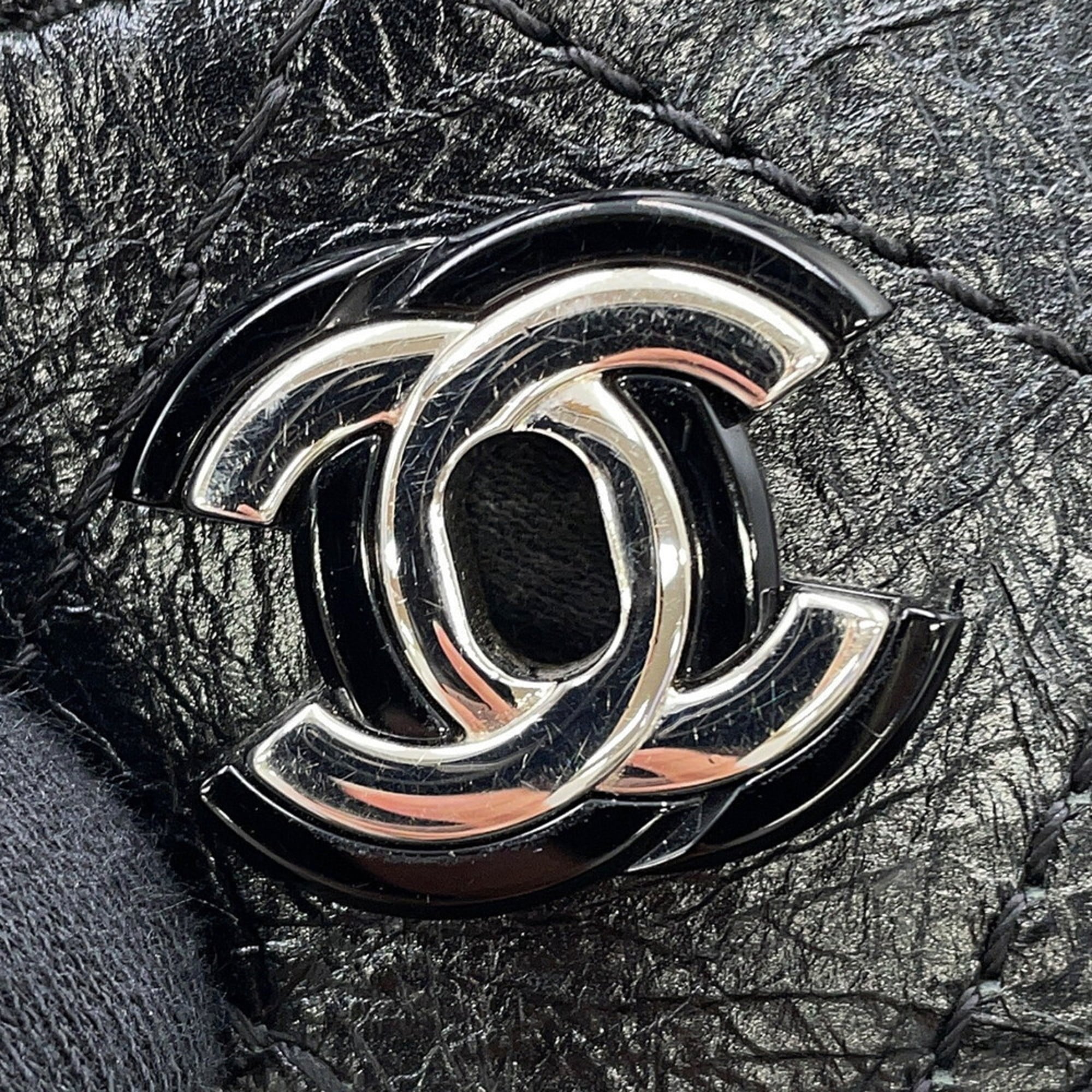 Chanel Matelasse Black Leather Shoulder Bag (Pre-Owned)