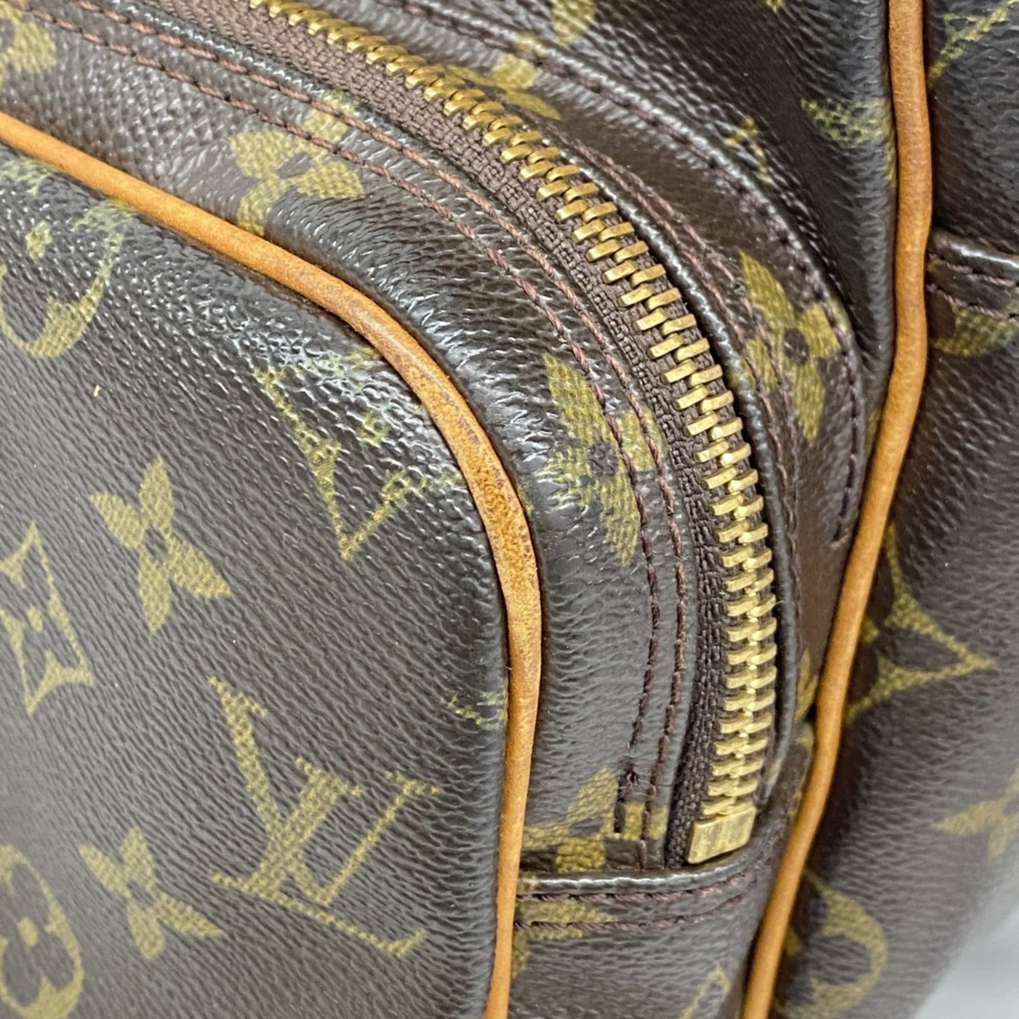 Louis Vuitton Brown Shoulder Bag (Pre-Owned)