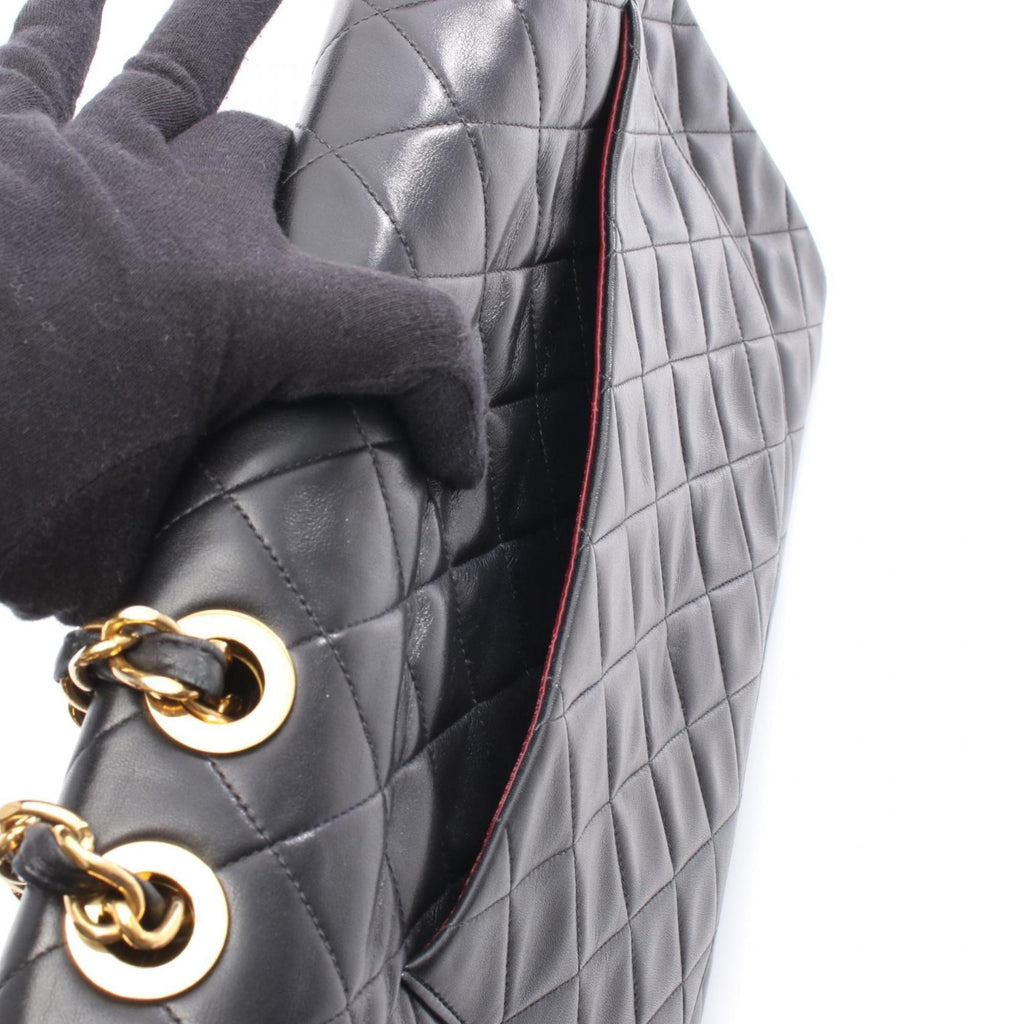 Chanel Black Leather Shoulder Bag (Pre-Owned)