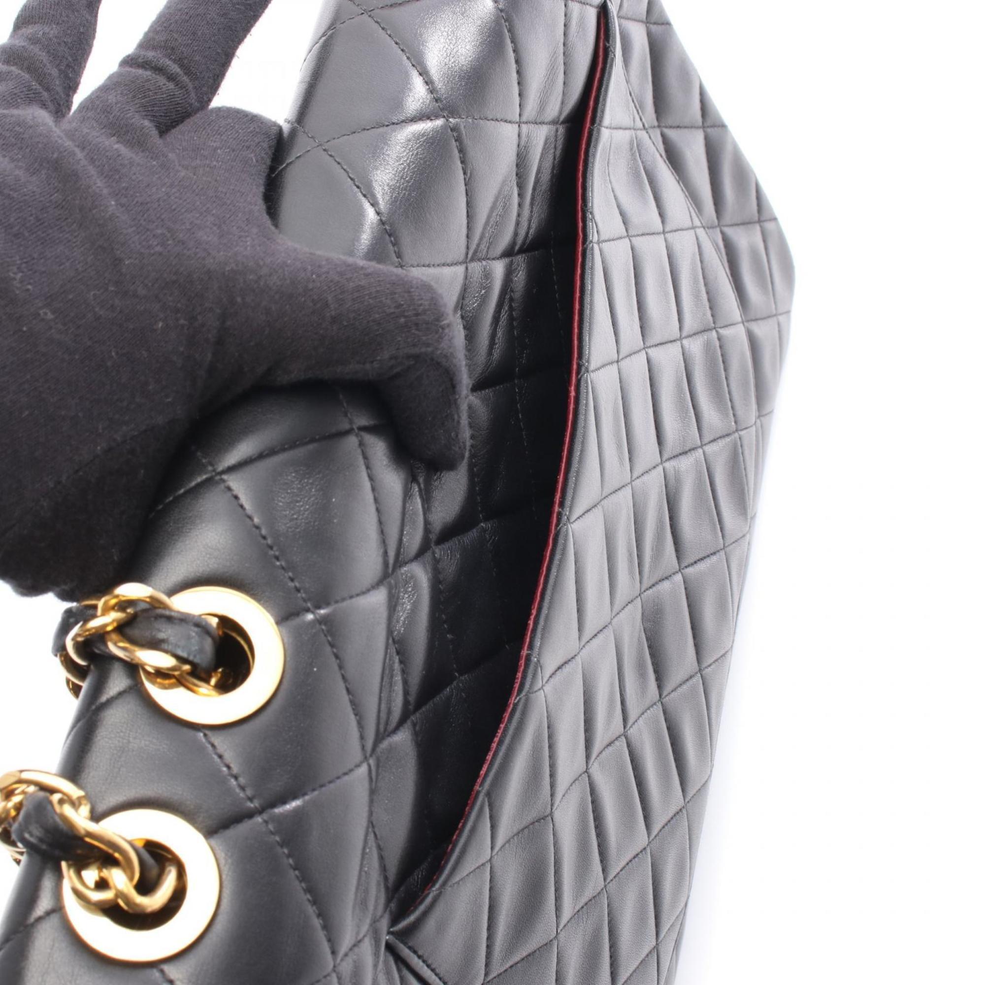 Chanel Black Leather Shoulder Bag (Pre-Owned)
