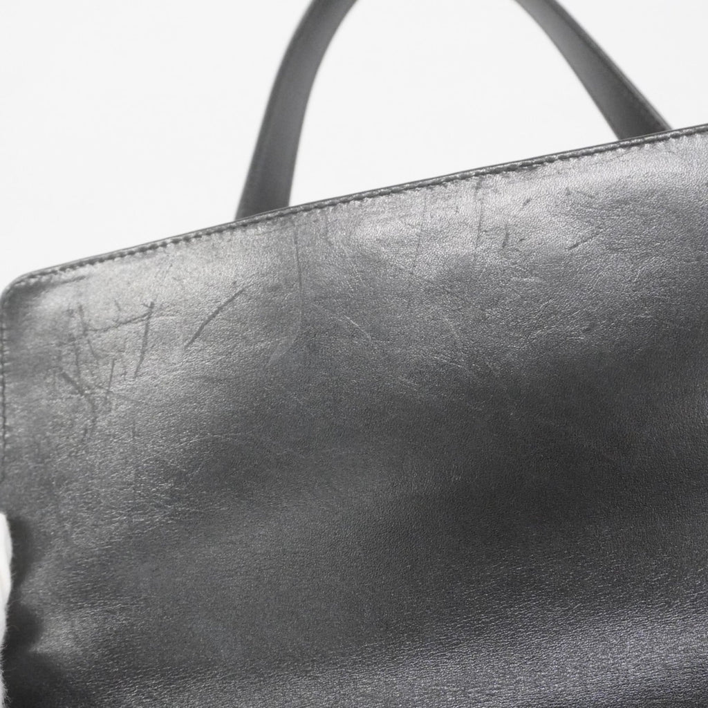 Salvatore Ferragamo Black Leather Shoulder Bag (Pre-Owned)