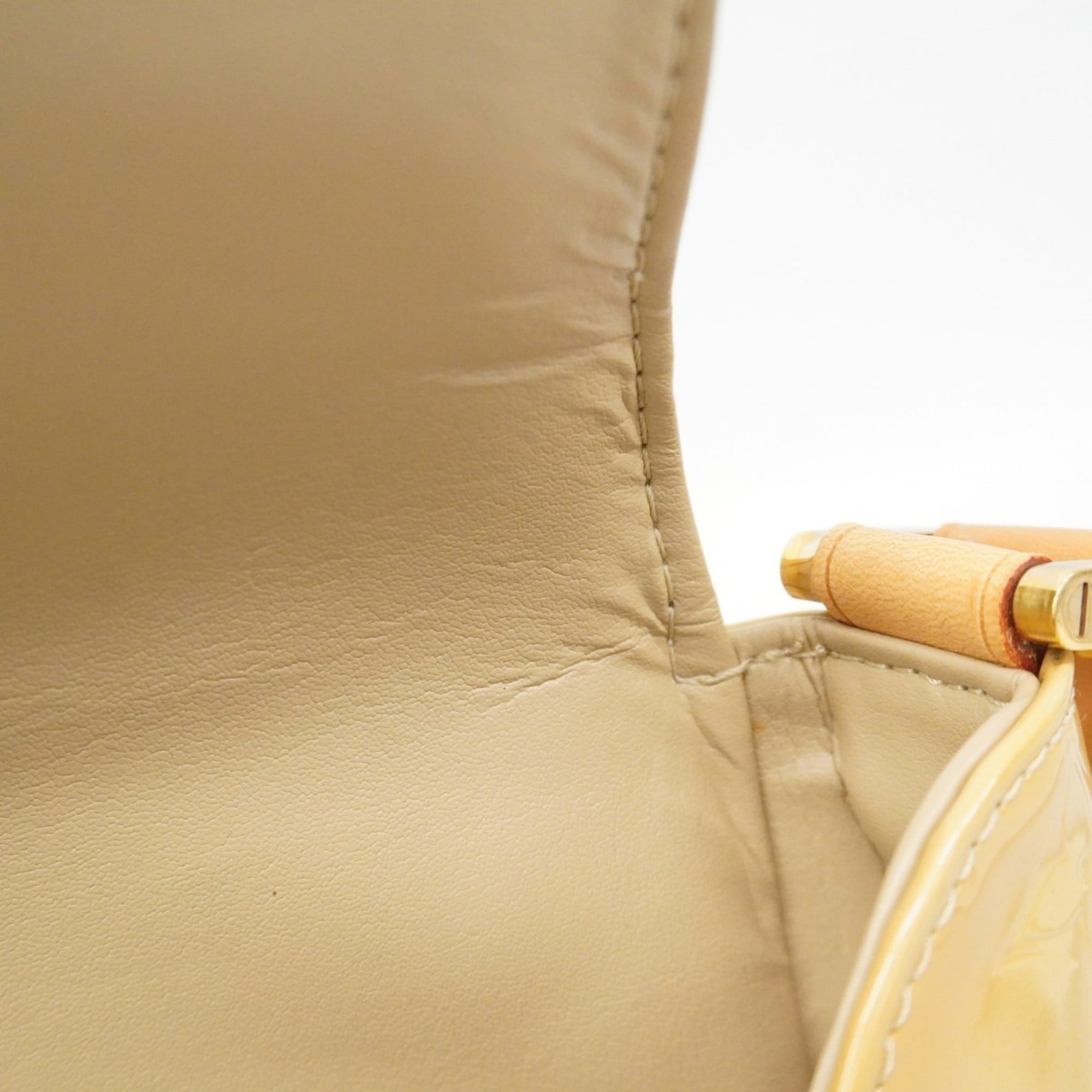 Louis Vuitton Beige Shoulder Bag (Pre-Owned)