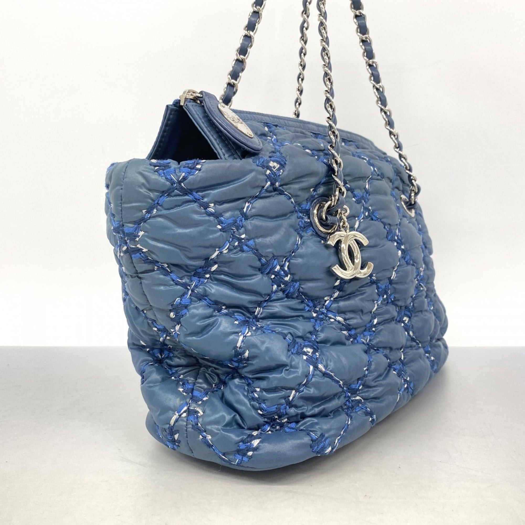 Chanel Blue Nylon Shoulder Bag (Pre-Owned)