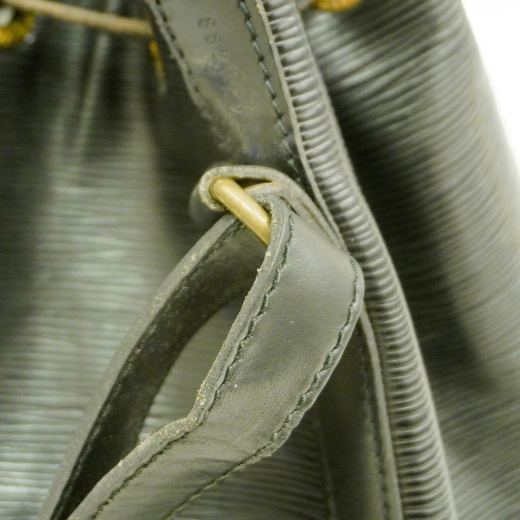 Louis Vuitton Noir Shoulder Bag (Pre-Owned)