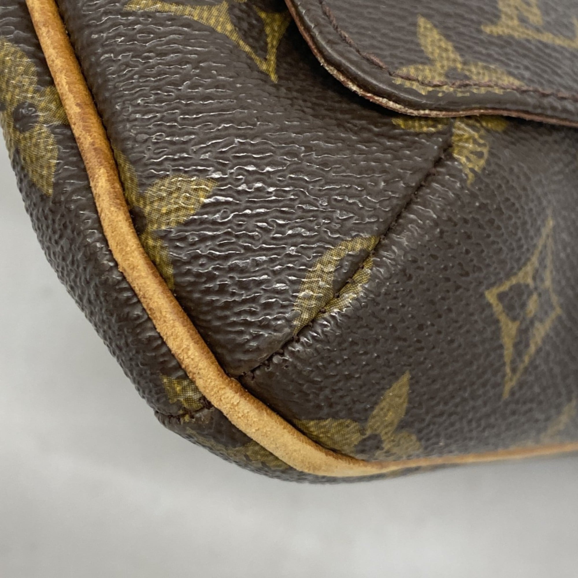 Louis Vuitton Brown Shoulder Bag (Pre-Owned)