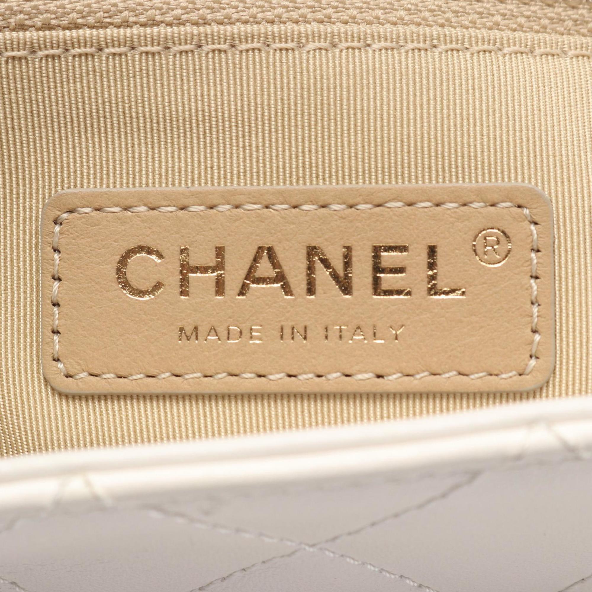 Chanel White Leather Shoulder Bag (Pre-Owned)