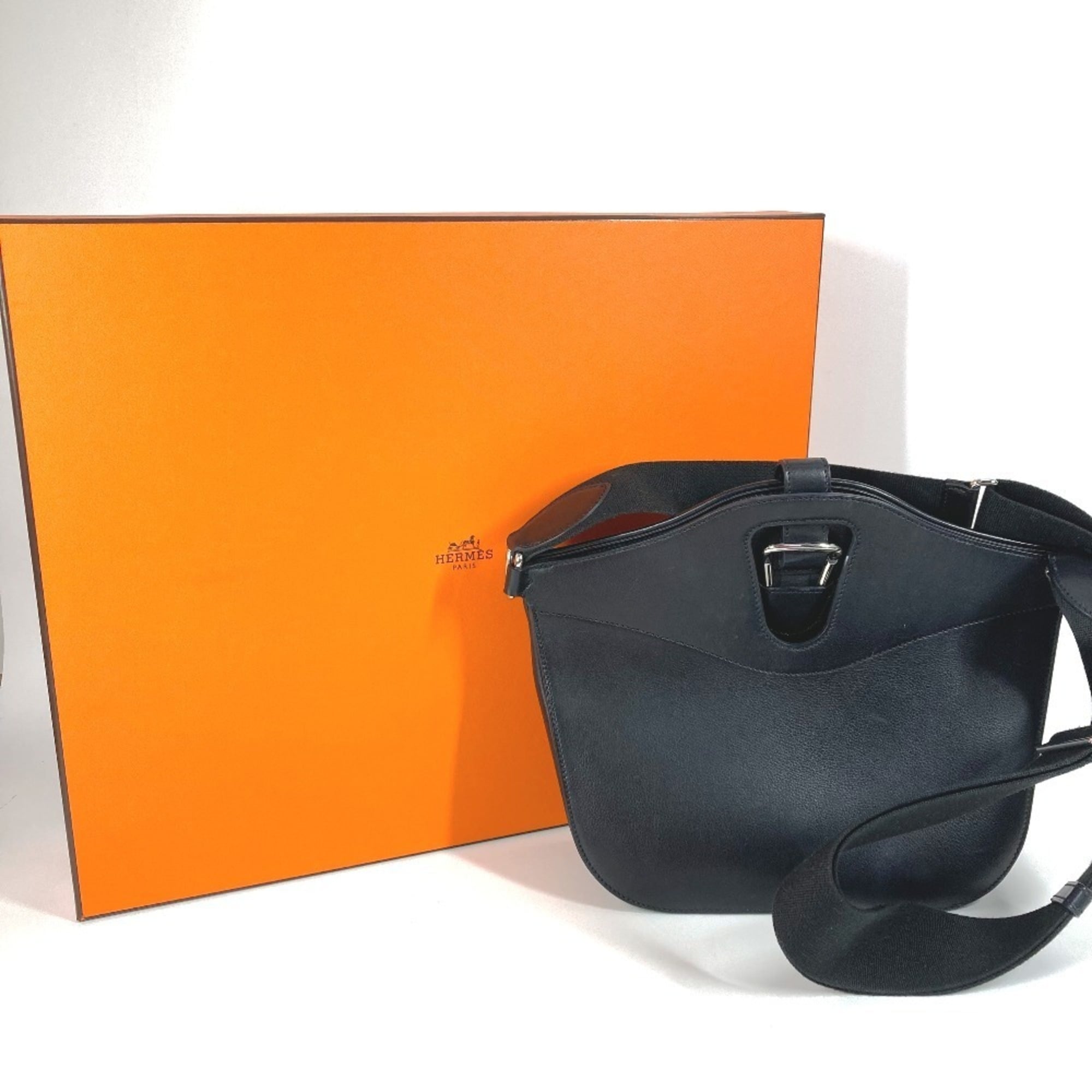Hermes Black Evergrain Leather Shoulder Bag (Pre-Owned)