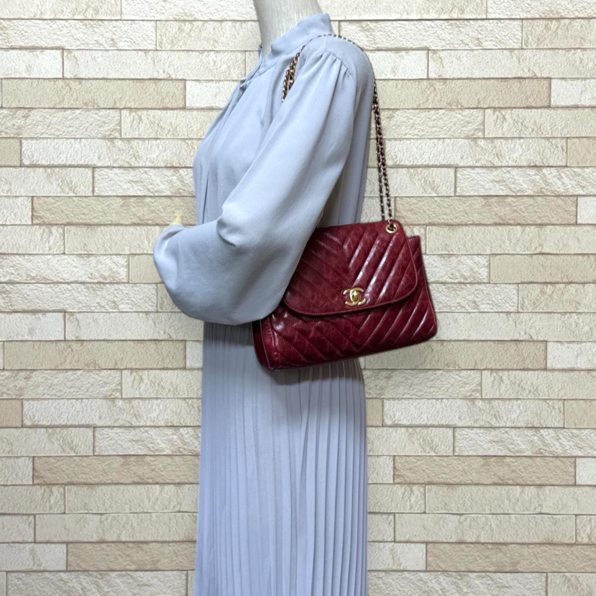 Chanel Red Color Leather Shoulder Bag (Pre-Owned)