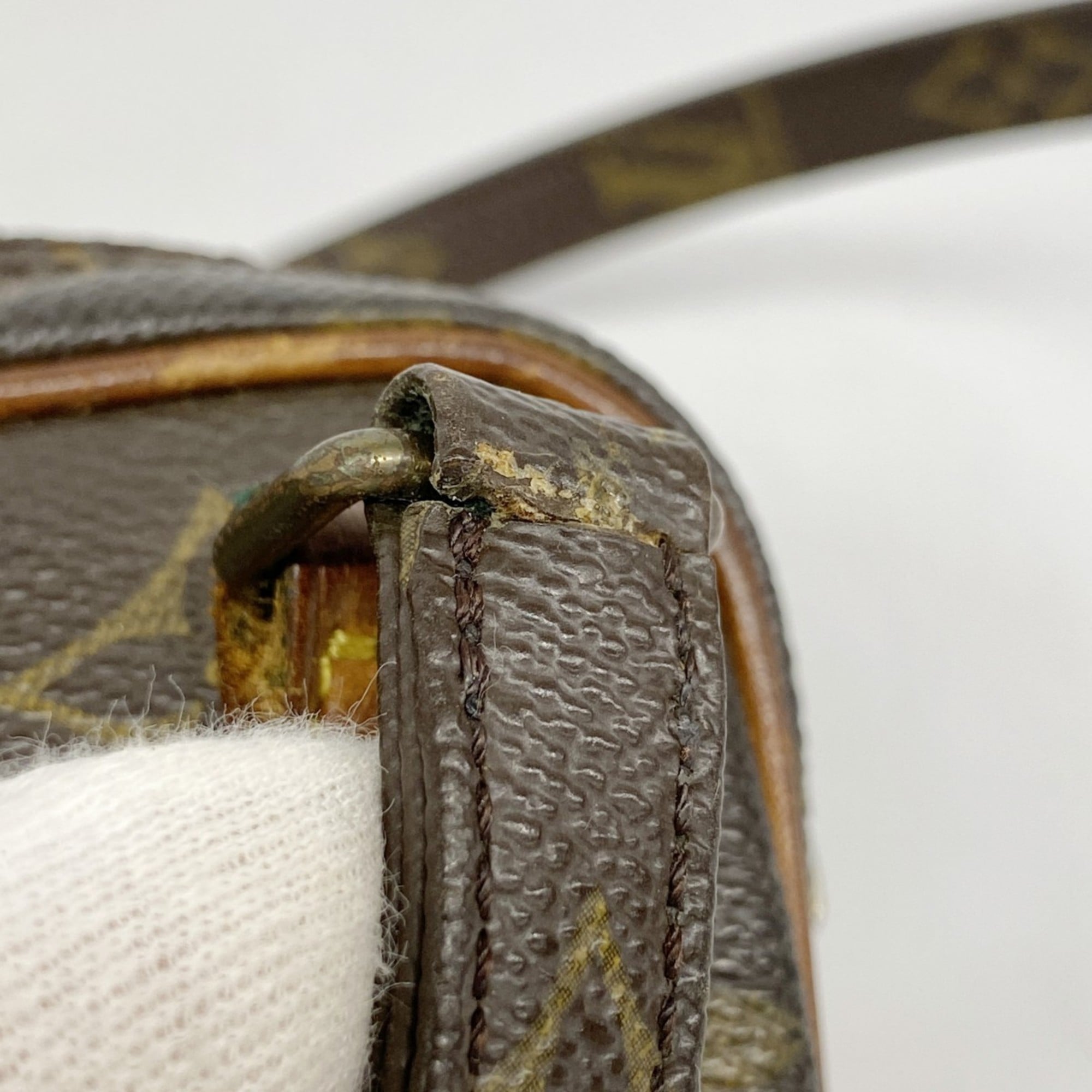 Louis Vuitton Brown Shoulder Bag (Pre-Owned)
