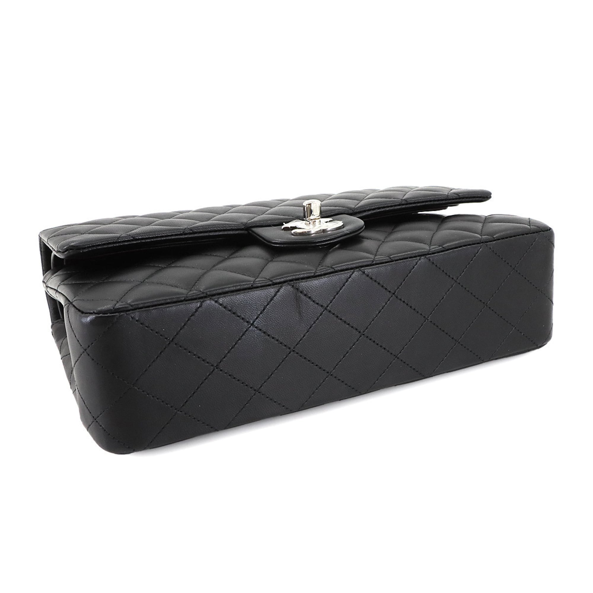 Chanel Black Leather Shoulder Bag (Pre-Owned)
