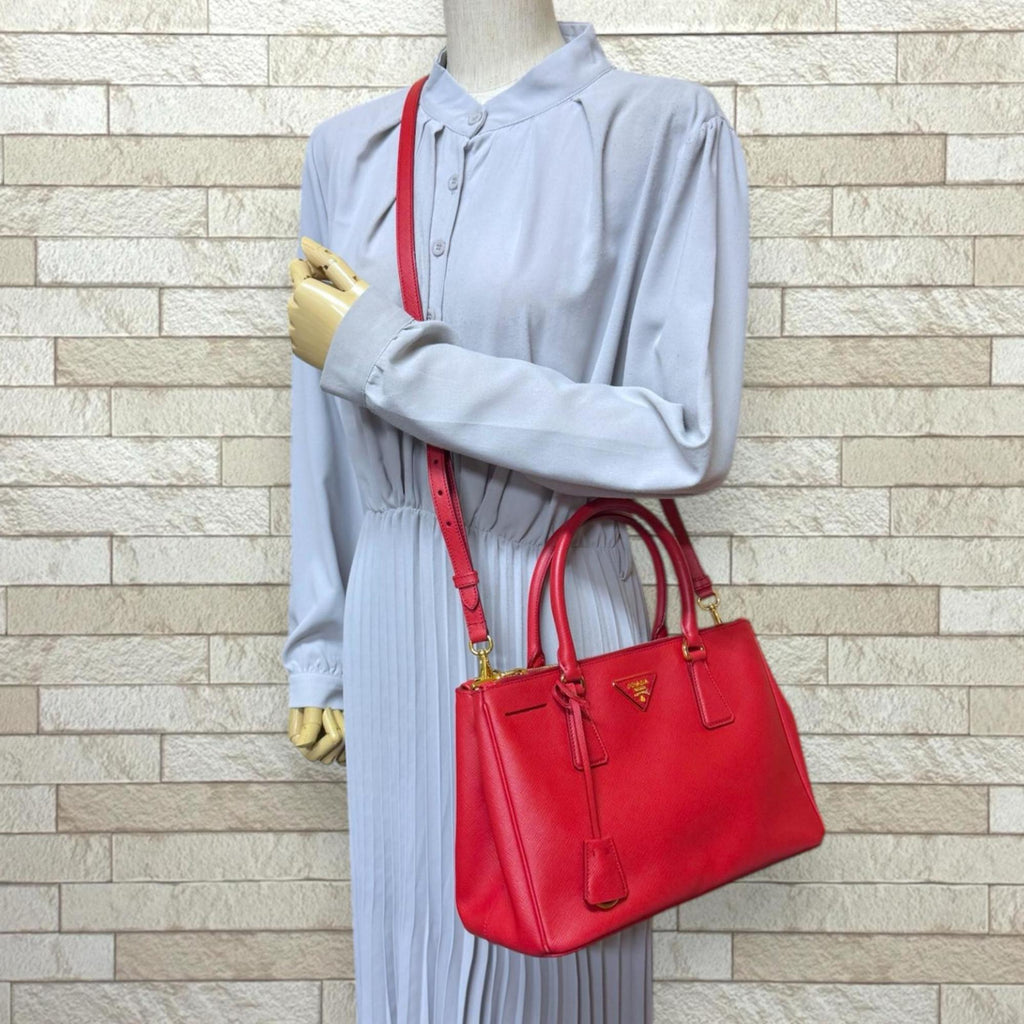 Prada Saffiano Fuoco Red Color Leather Shoulder Bag (Pre-Owned)
