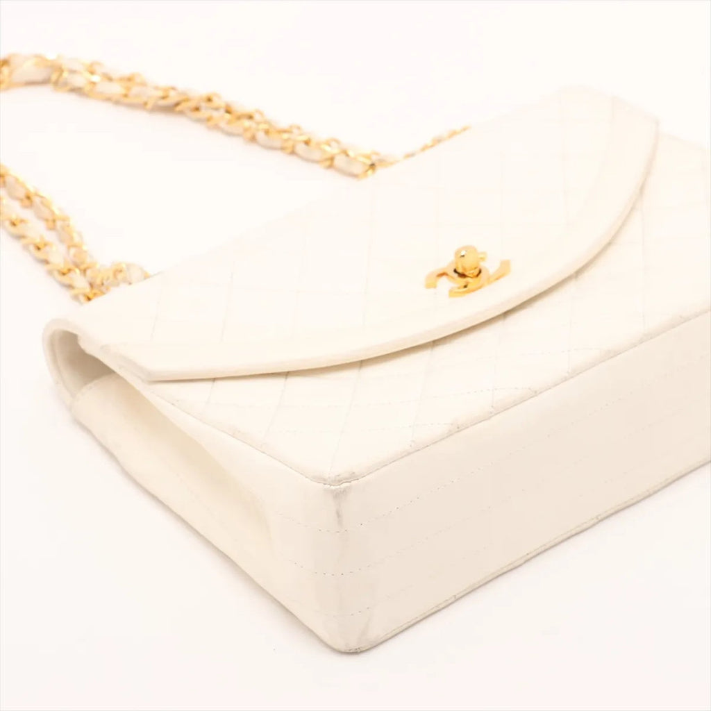 Chanel White Leather Shoulder Bag (Pre-Owned)