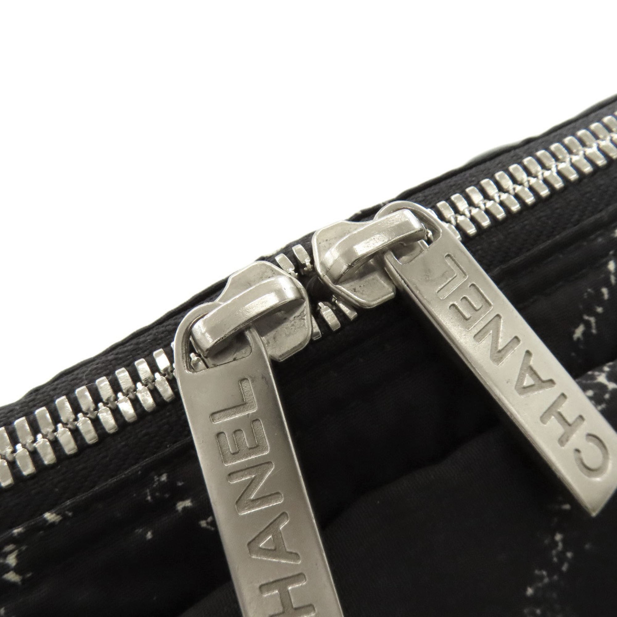 Chanel Black Nylon Tote Bag (Pre-Owned)