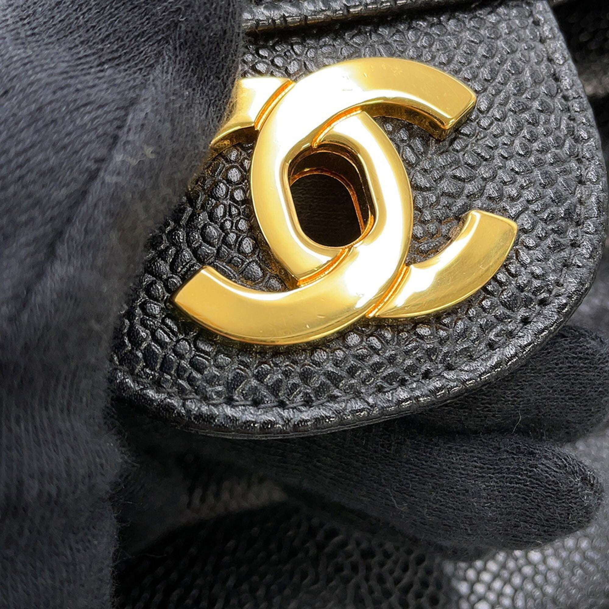 Chanel Black Grained Calfskin Shoulder Bag (Pre-Owned)
