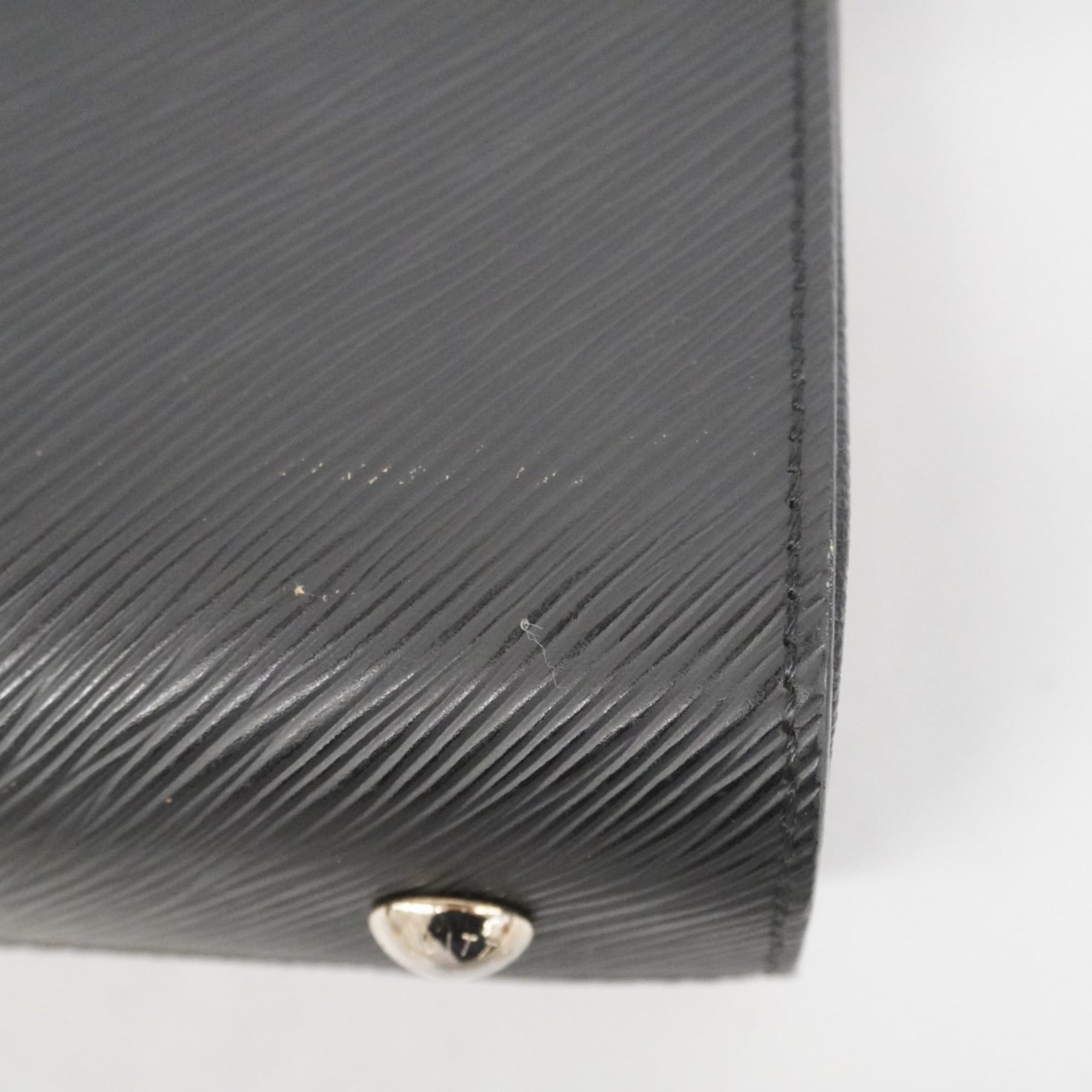 Louis Vuitton Noir Handbag (Pre-Owned)