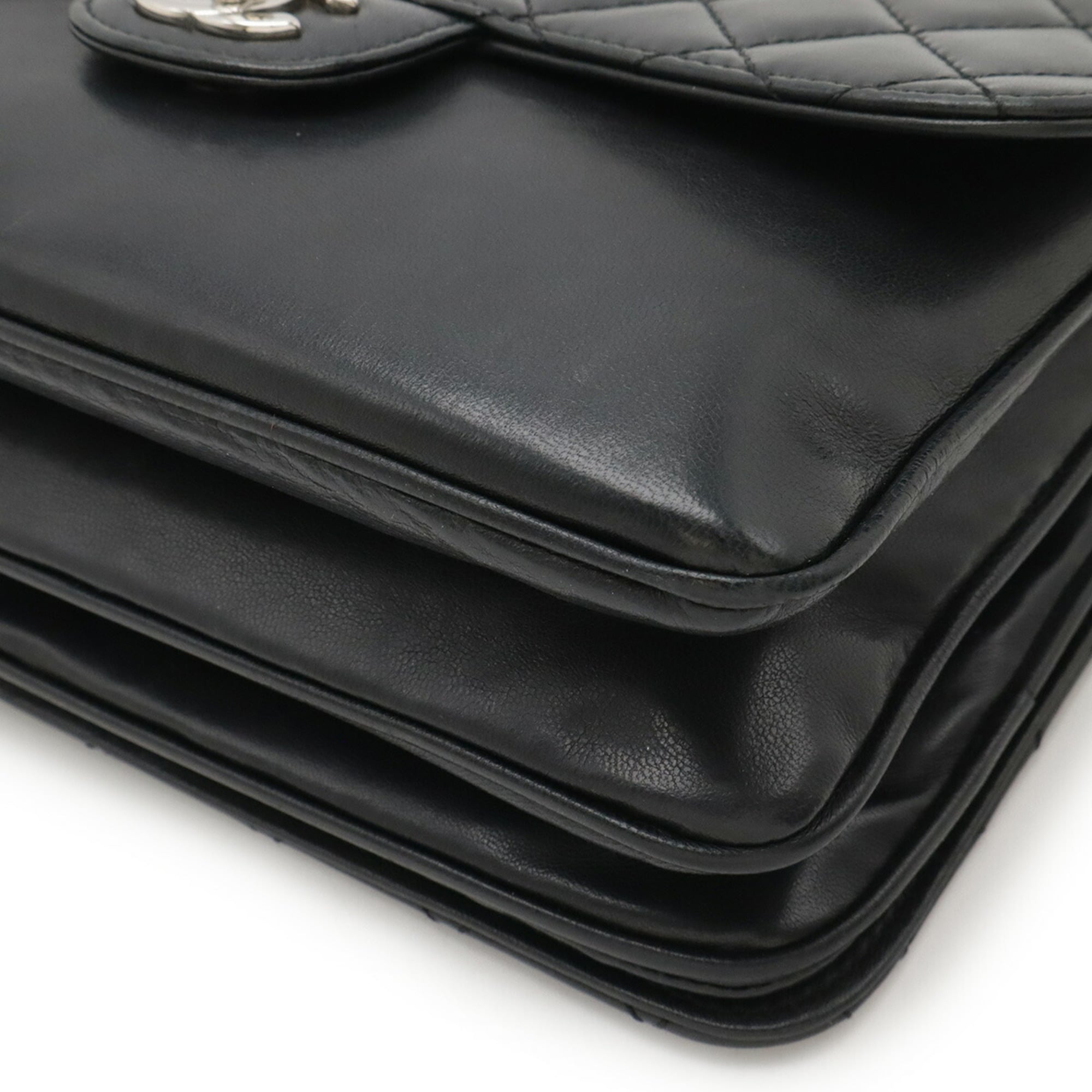 Chanel Matelasse Black Leather Shoulder Bag (Pre-Owned)