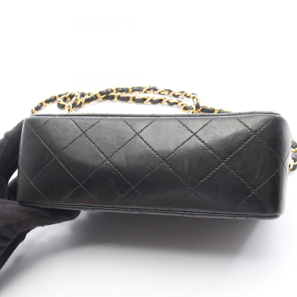 Chanel Black Leather Shoulder Bag (Pre-Owned)