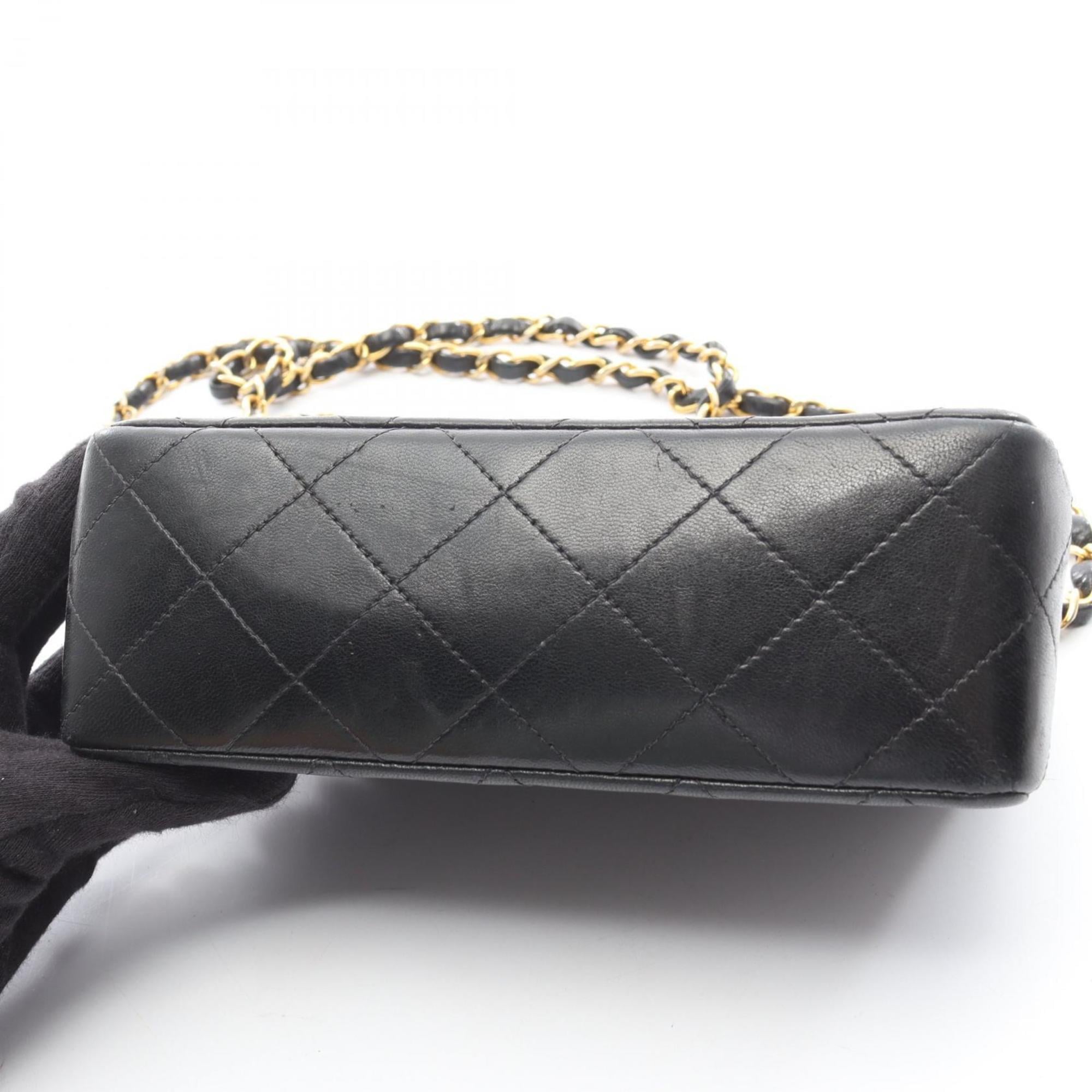 Chanel Black Leather Shoulder Bag (Pre-Owned)
