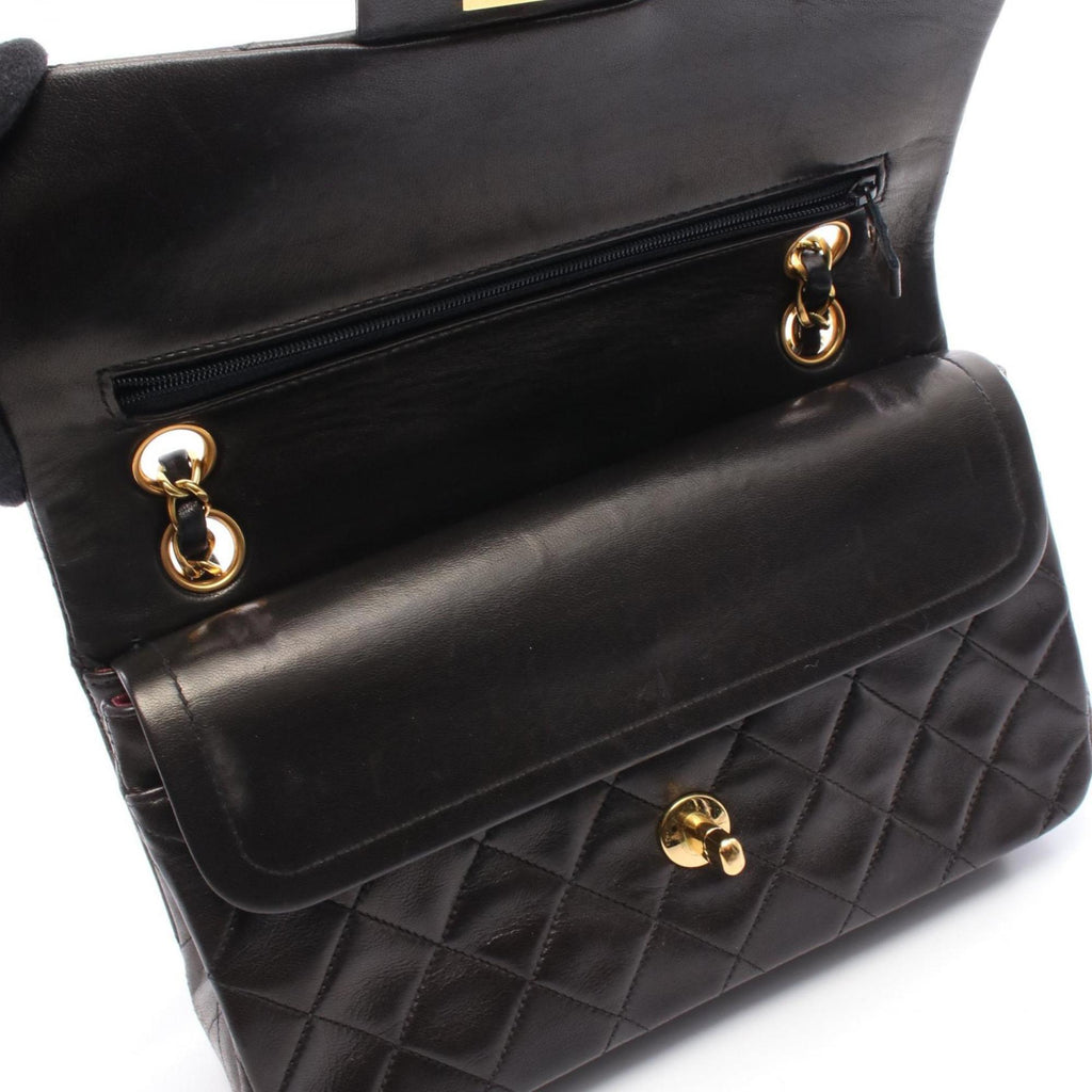 Chanel Black Leather Shoulder Bag (Pre-Owned)