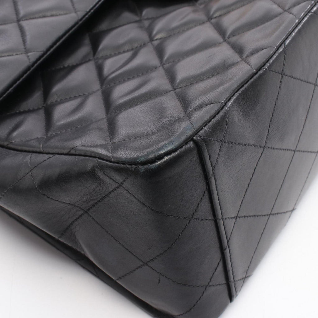 Chanel Black Leather Shoulder Bag (Pre-Owned)