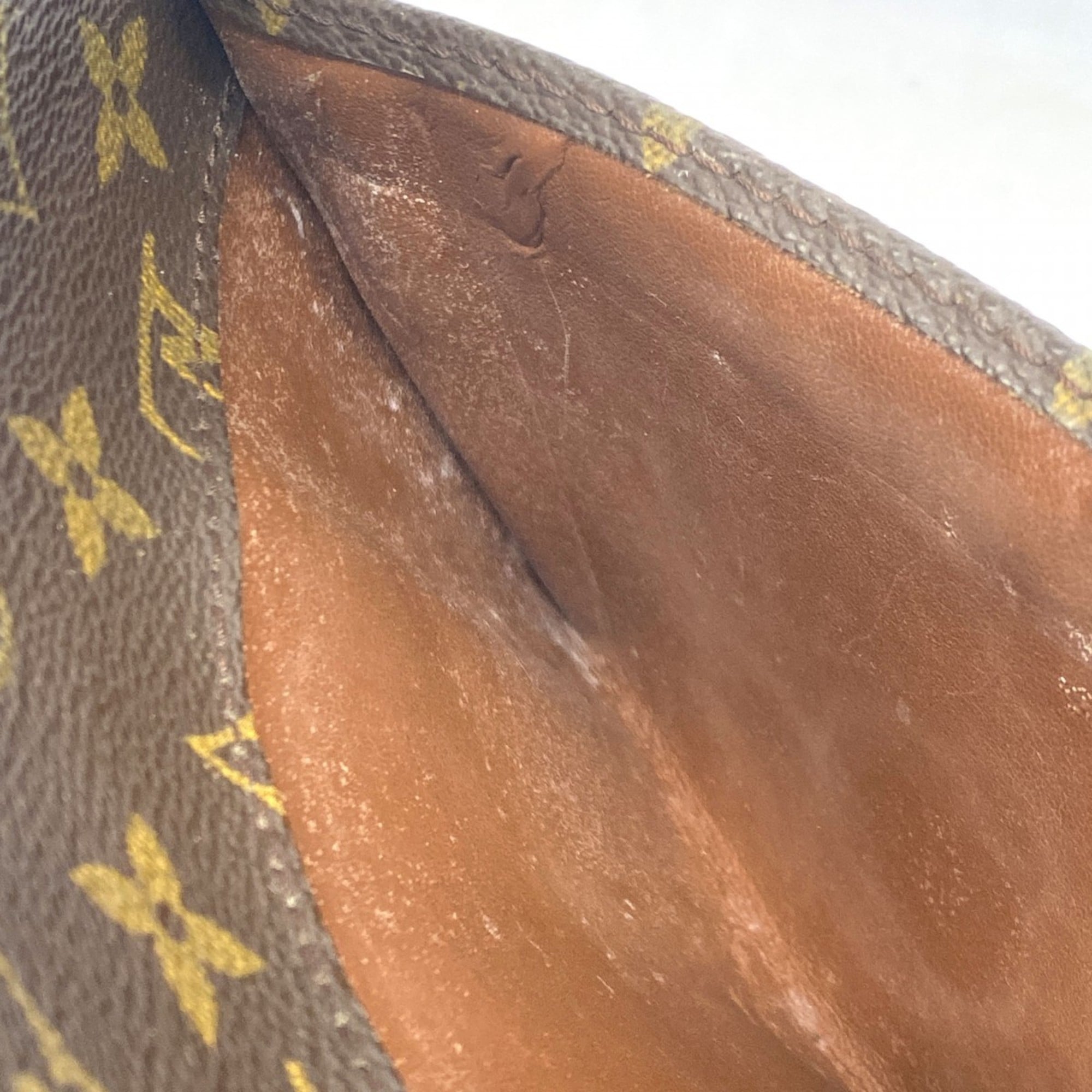 Louis Vuitton Brown Clutch Bag (Pre-Owned)