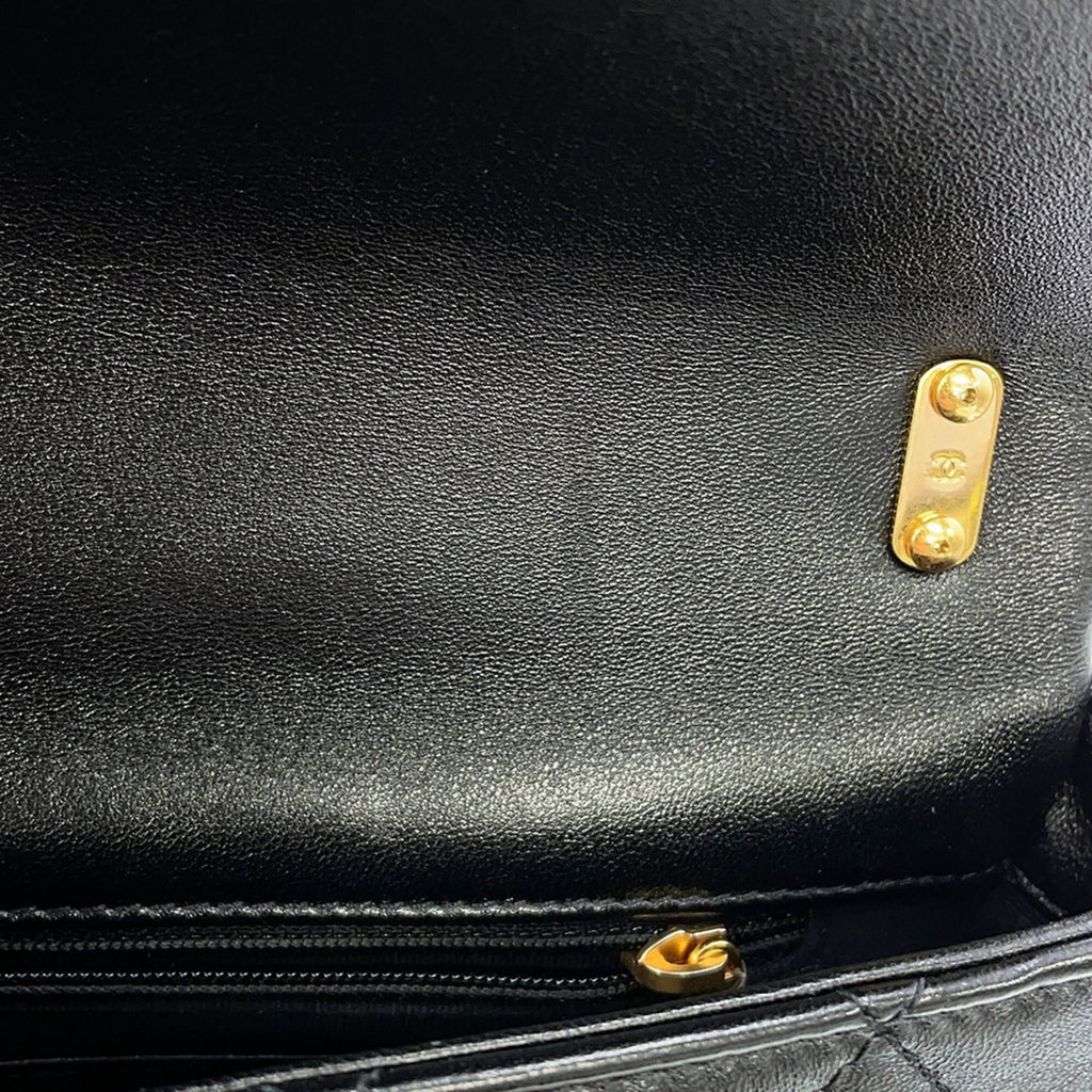 Chanel Matelasse Black Leather Shoulder Bag (Pre-Owned)