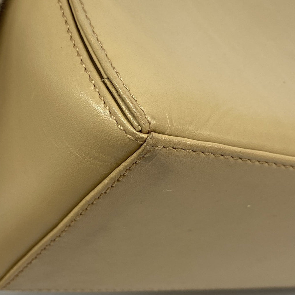 Salvatore Ferragamo Beige Leather Shoulder Bag (Pre-Owned)