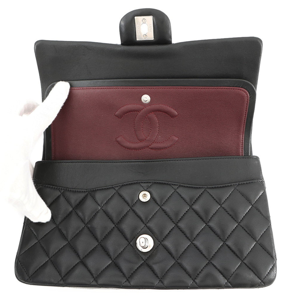 Chanel Matelasse Black Leather Shoulder Bag (Pre-Owned)