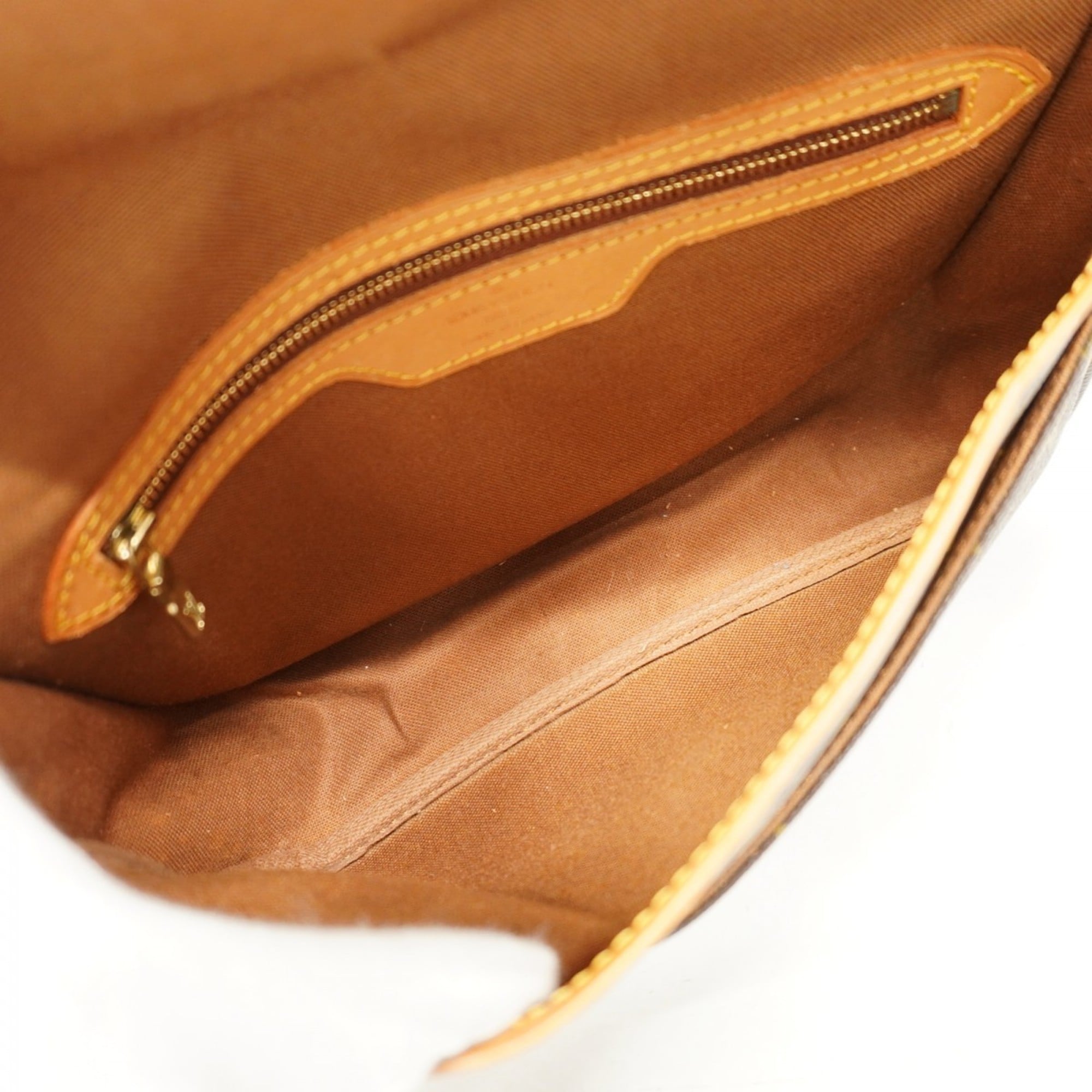 Louis Vuitton Brown Shoulder Bag (Pre-Owned)