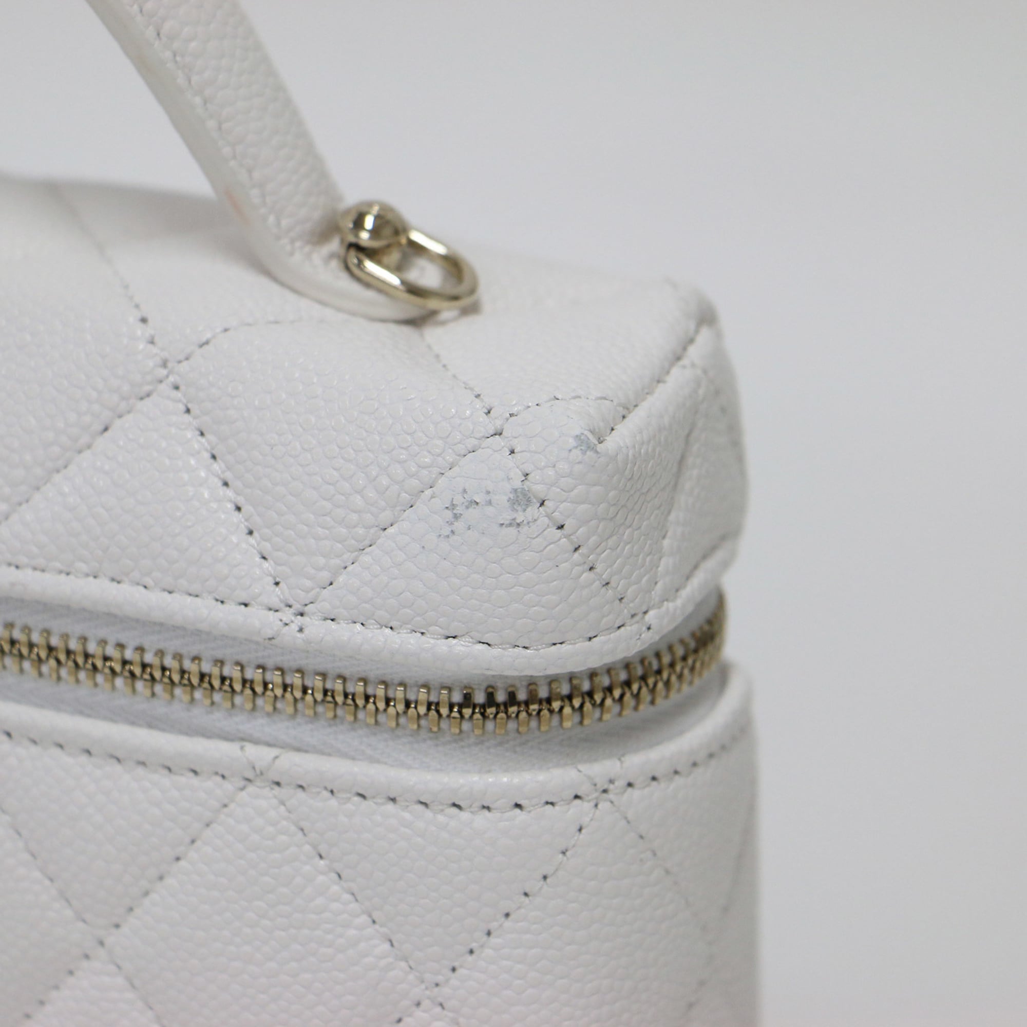 Chanel White Grained Calfskin Handbag Shoulder Bag (Pre-Owned)